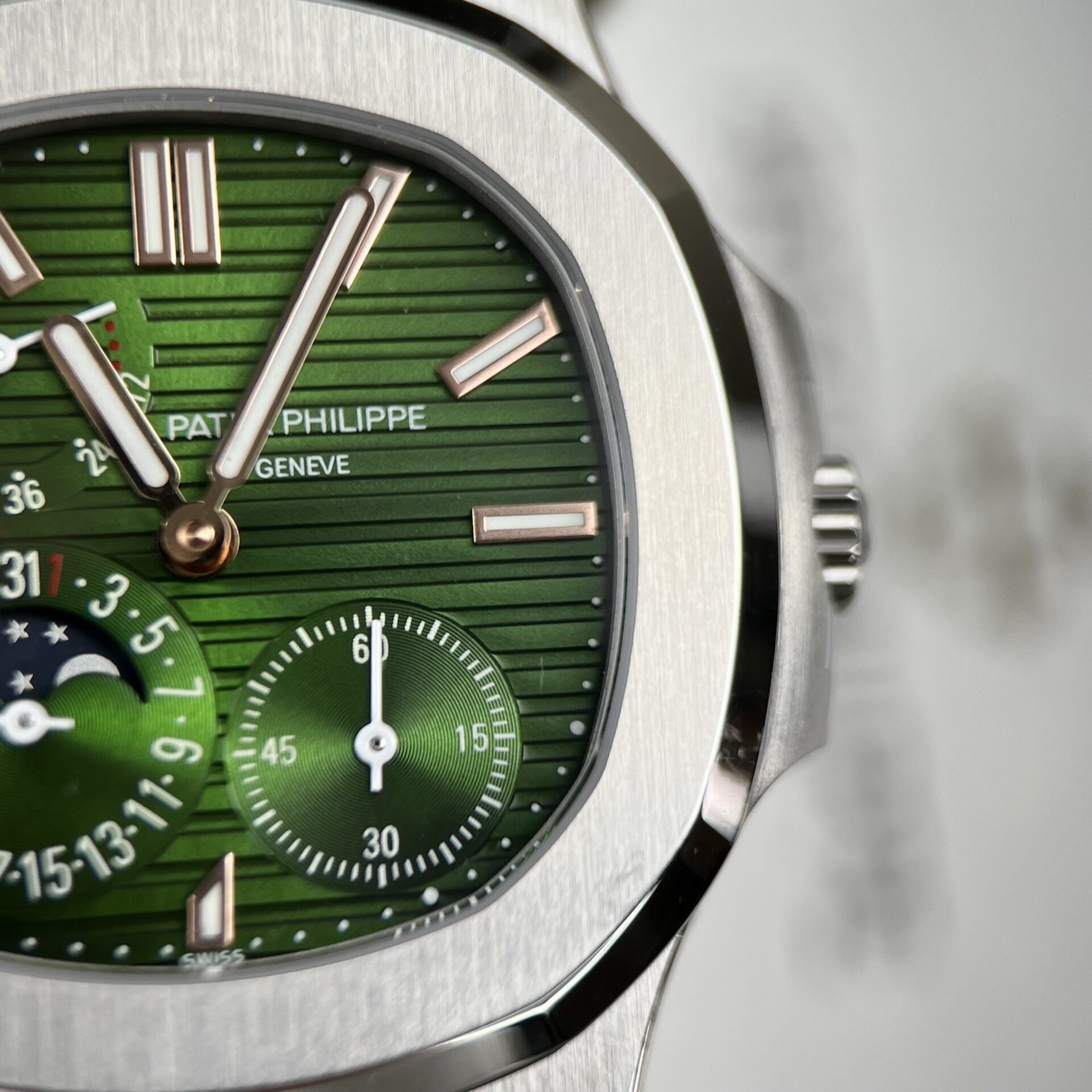 Patek Philippe Nautilus 5712 Replica 1:1 Watch Green Dial ZF 40mm - Top club