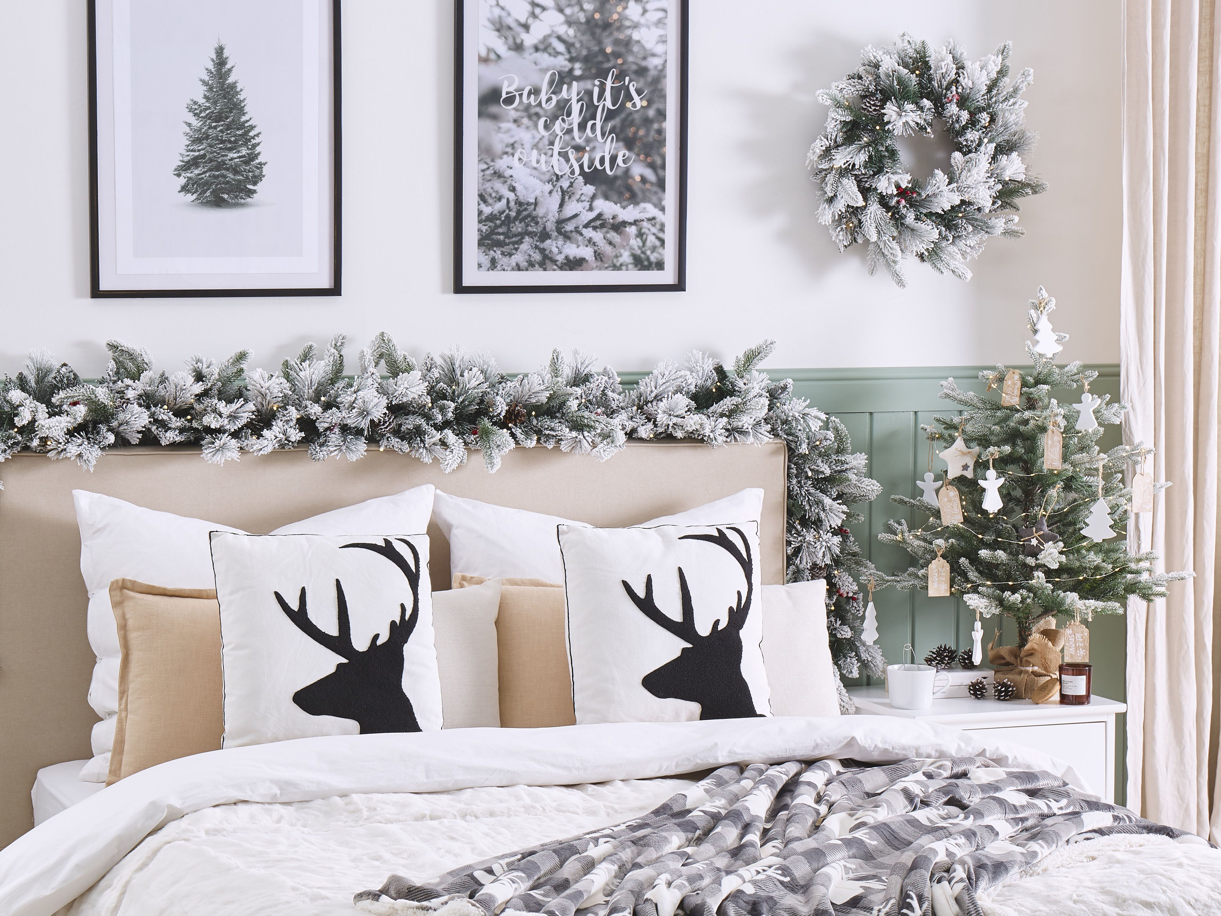 Set of 2 Decorative Cushions SHADRACK Cotton 45 x 45 cm White Christmas Motif