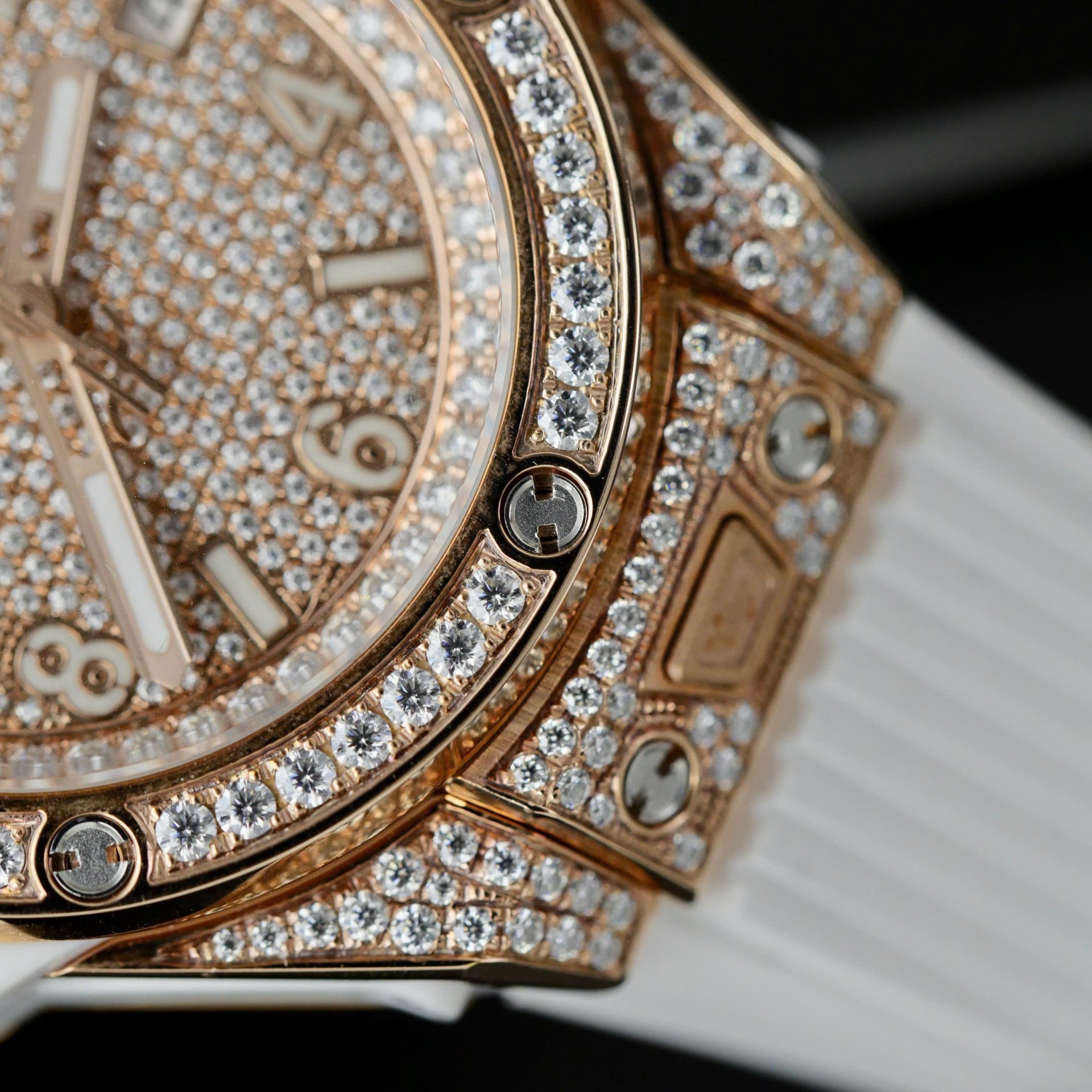 Hublot Big Bang One Click King Gold Custom Moissanite Diamonds Hong Kong 39mm - Top club