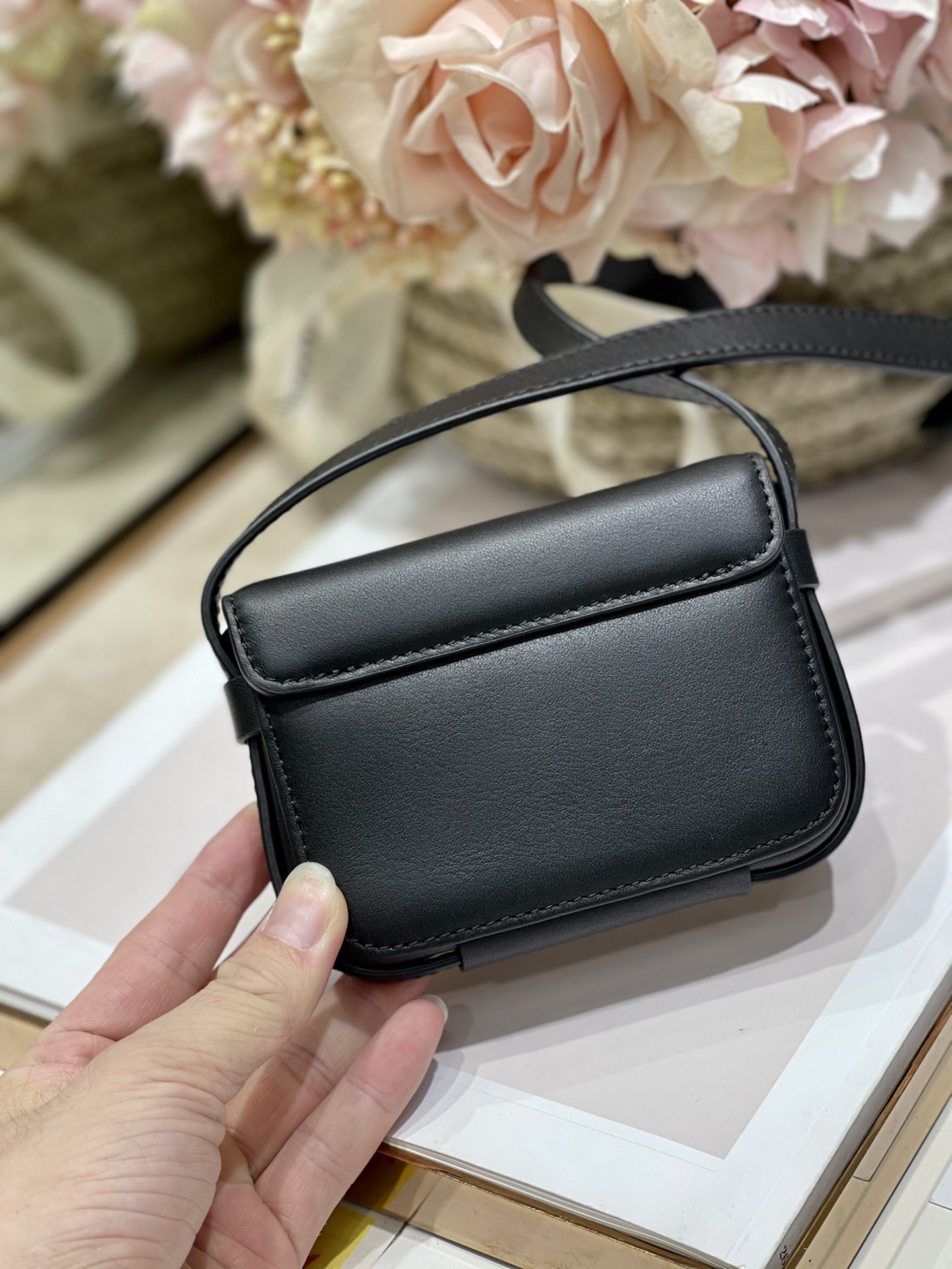 Lock Messenger Pouch Black/Beige For Women 4.5in/11cm1:1High-quality replica