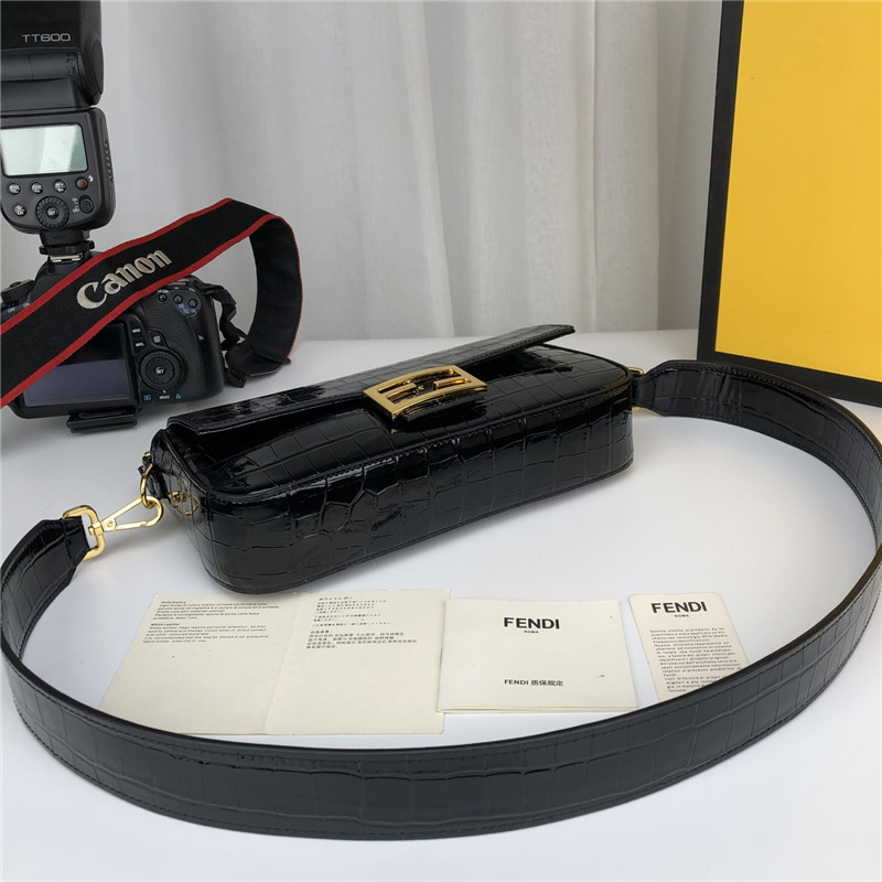fendi crocodile baguette black - Replicaclubs