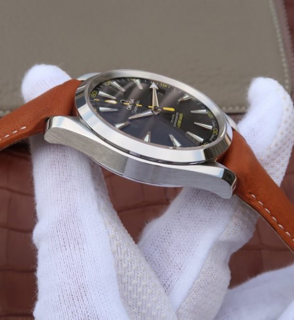 Replica Omega XF Aqua Terra 15,000 Gauss Anti-Magnetic Leather Strap A8500 - Top club