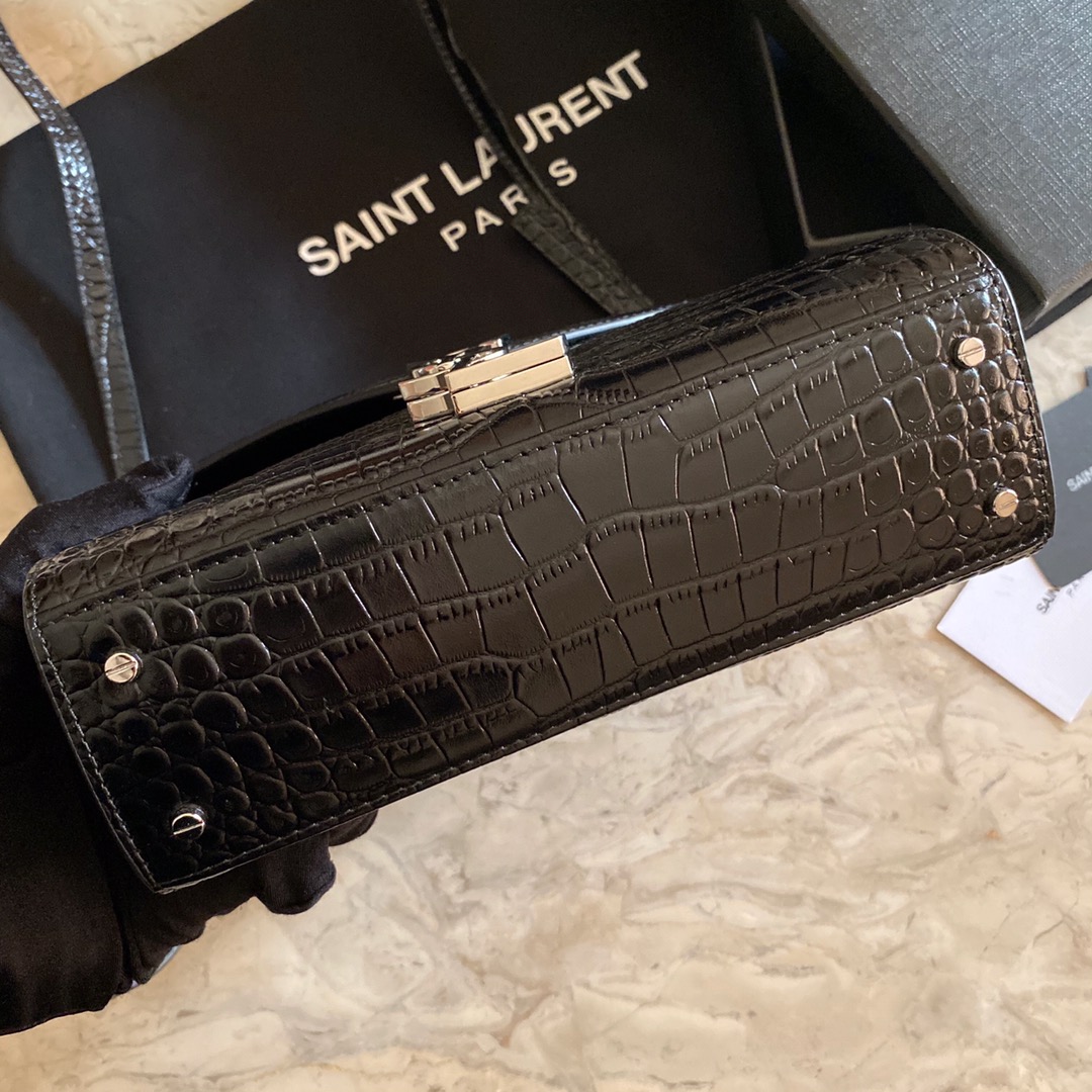 CASSANDRA MONOGRAM CLASP BAG IN MATTE PYTHON1:1High-quality replica