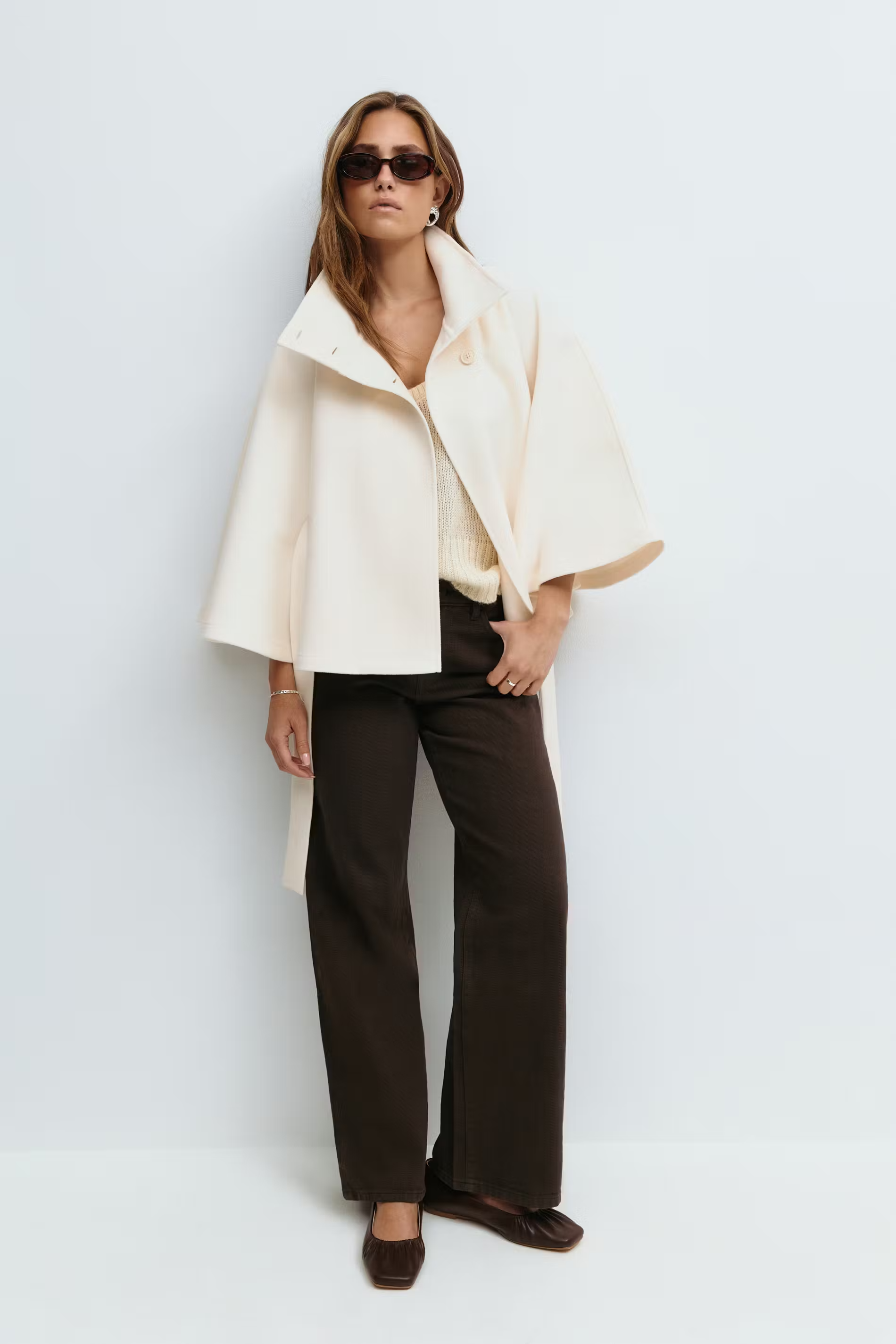 Elegante Dames Wintercape met Hoge Kraag en Bijpassende Riem – Perfect voor Kantoor en Stadsuitjes in Zwart, Marine of Bordeaux