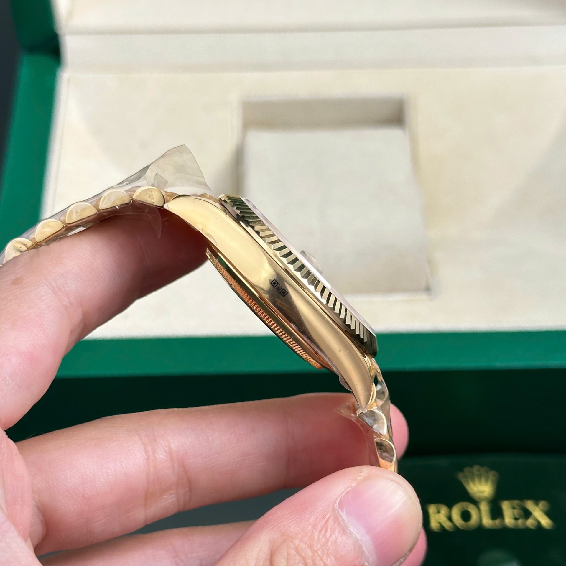 Rolex Day-Date 228238 Replica Watch Yellow Dial President Strap AR Factory 40mm - Top club