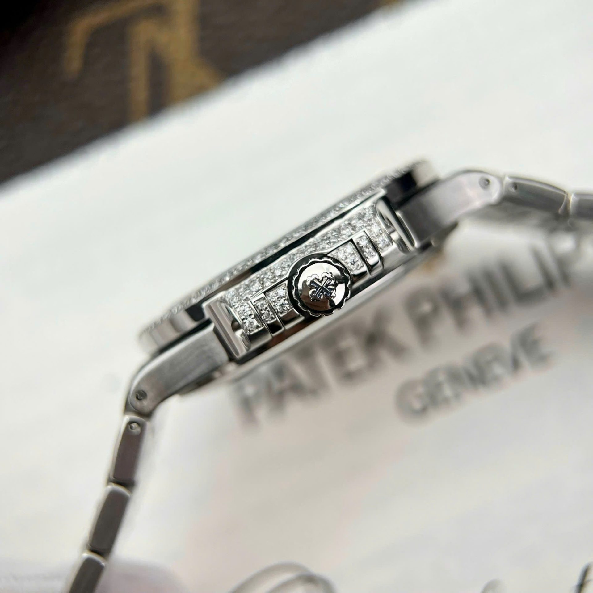 Patek Philippe Nautilus 7118 Best Copies Watch Diamonds Moissanite Hong Kong 35.2mm - Top club