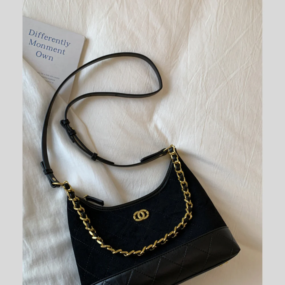 Modern Chain Accent Crossbody Handbag - ZKZOOK