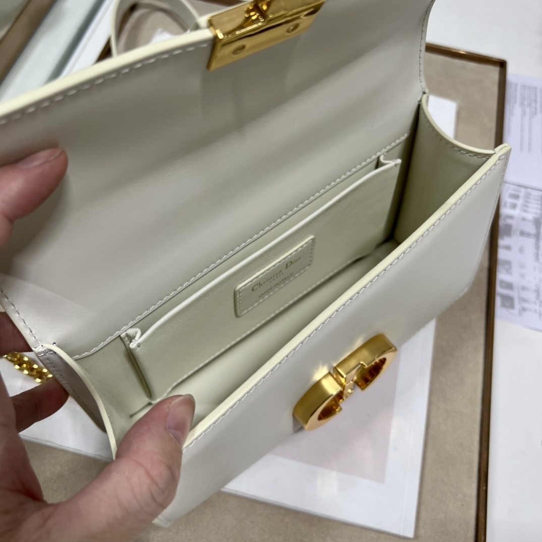 Dior Christian Dior 30 Montaigne East West Bag With Chain White For Women 8.5in/21.5cm M9334UHEL_M0301:1High-quality replica