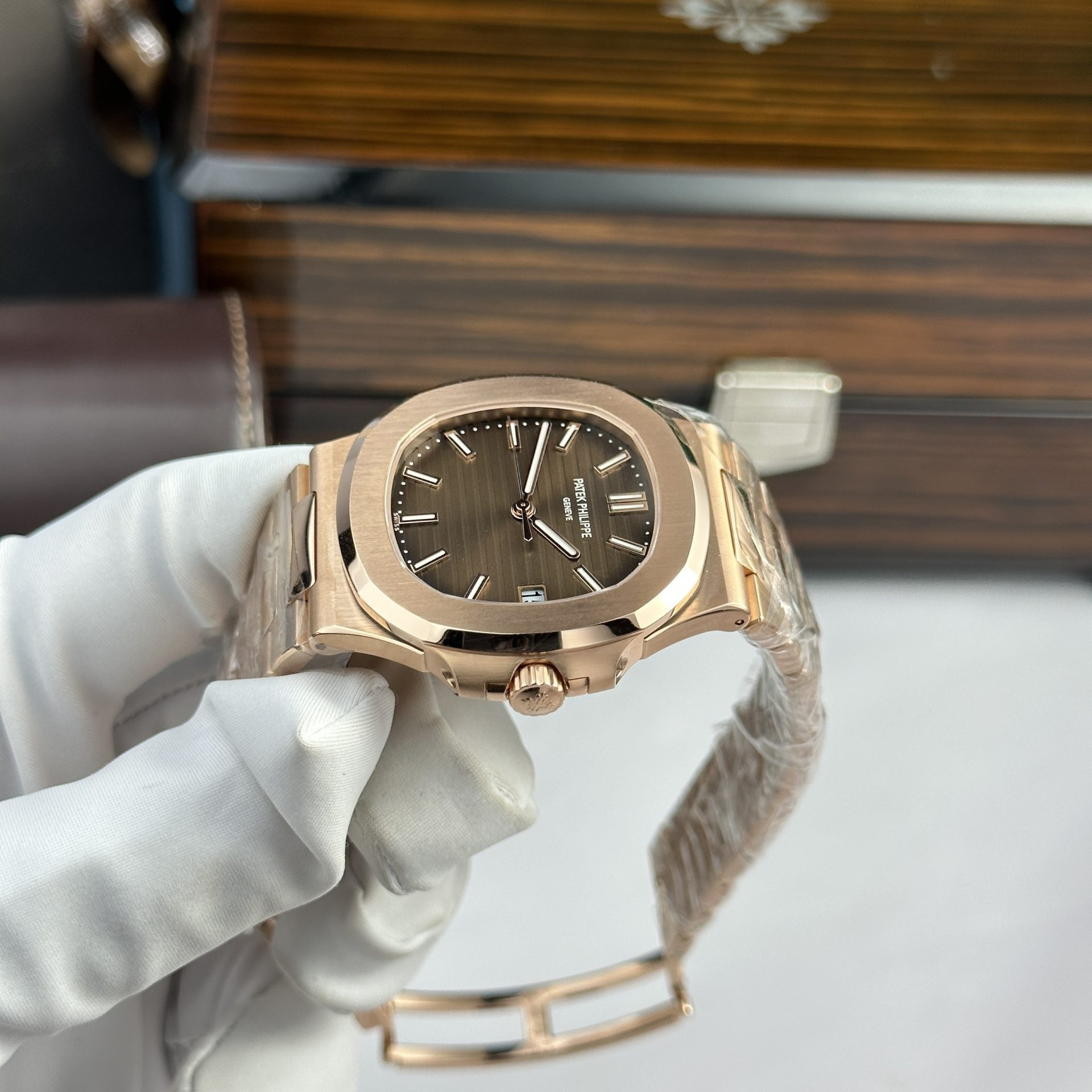 Patek Philippe Nautilus 5711 Refined Full Options Customs 18K Gold Wrapped 40mm - Top club