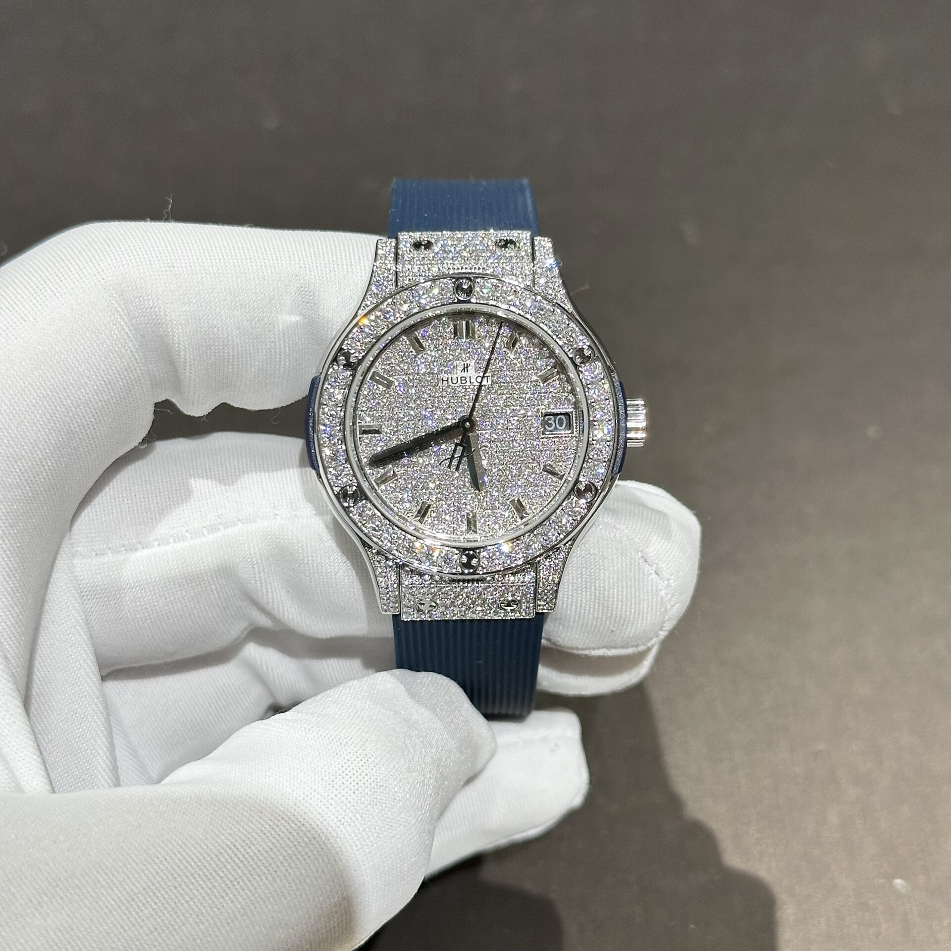 Hublot Classic Fusion Replica Watch Blue Rubber Strap Moissanite Diamond 33mm - Elite Watch Atelier