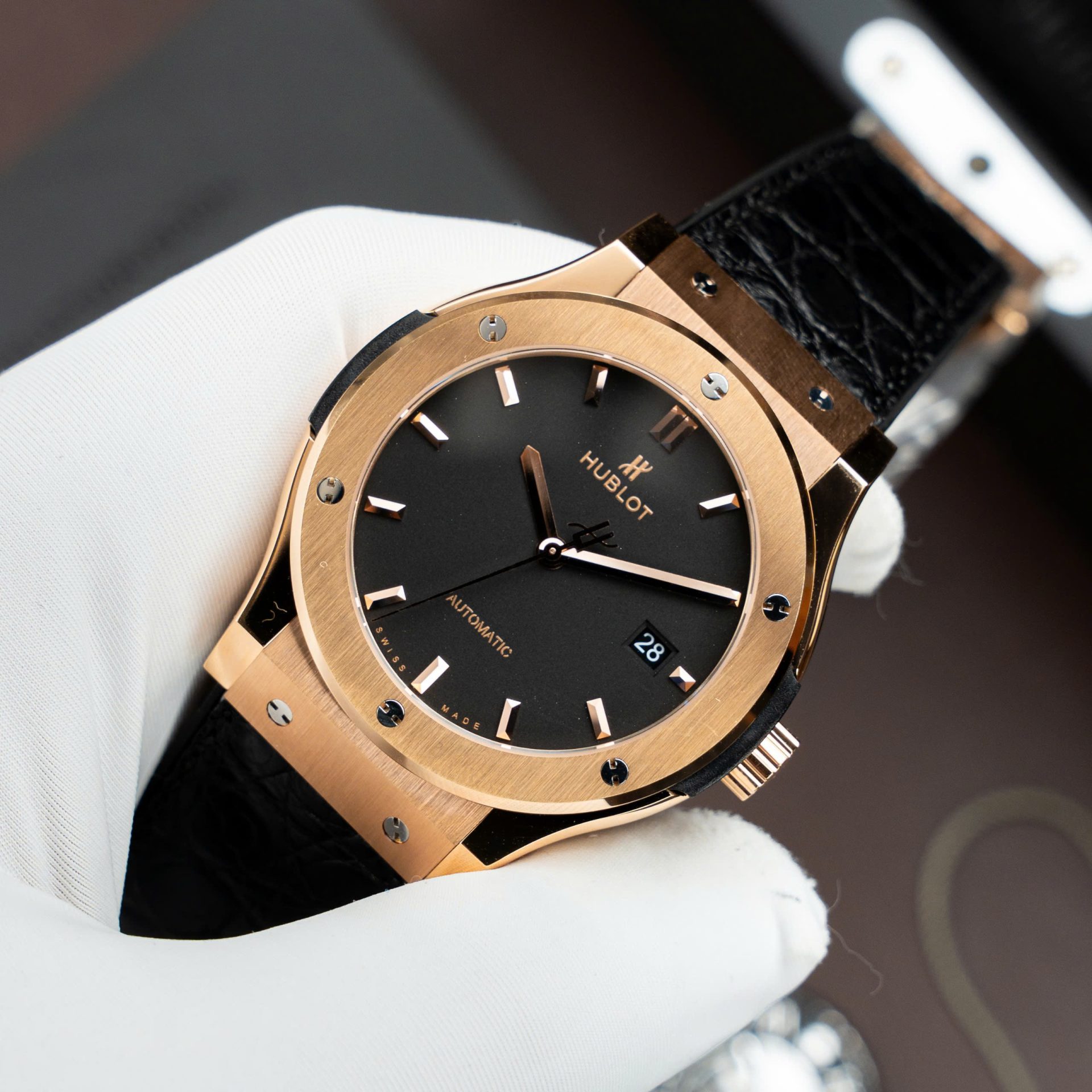 Hublot Classic Fusion King Gold Copies Watch Black Dial Movement SW300 Crocodile Leather Strap 42mm - Elite Watch Atelier