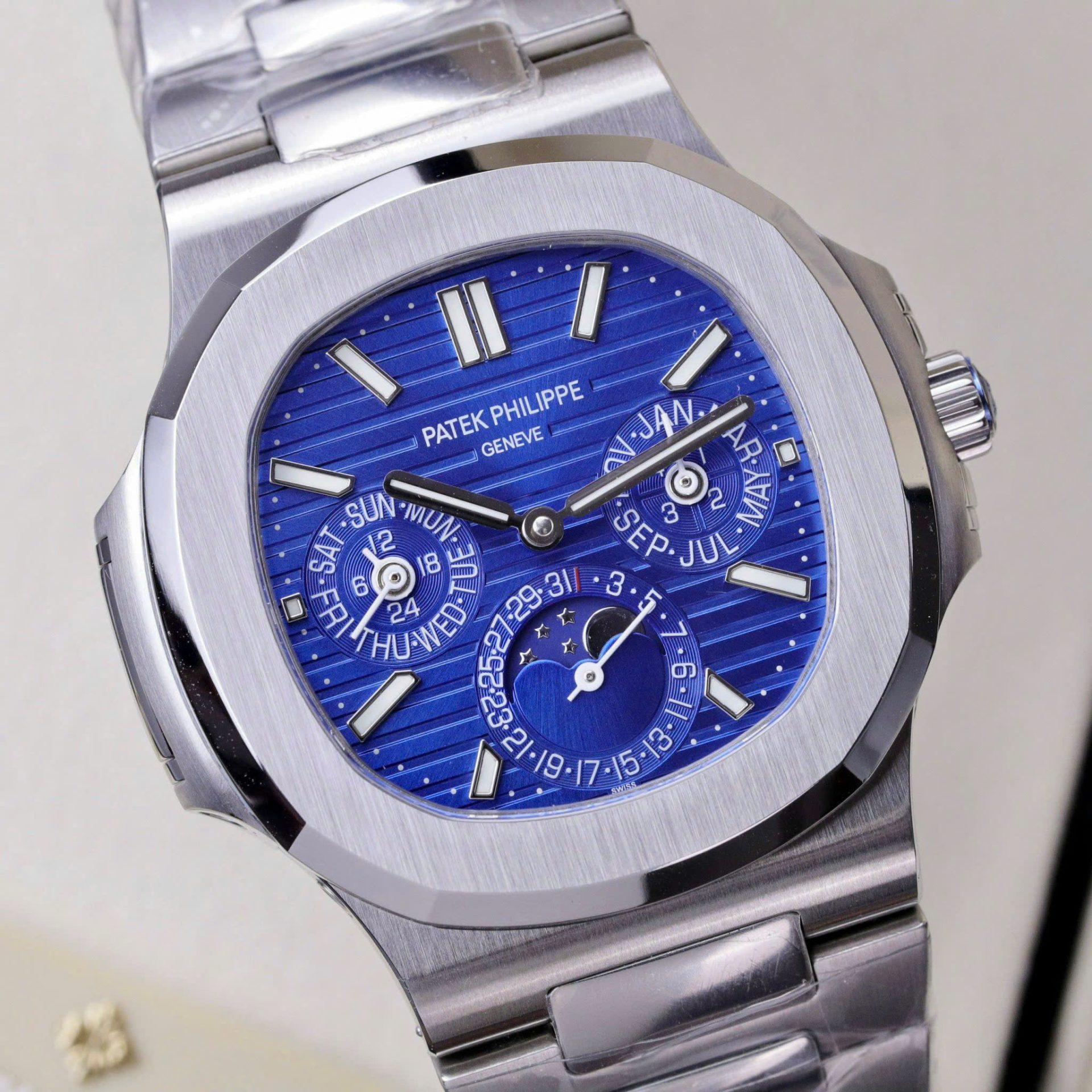 Patek Philippe Nautilus 5740 Copies Watch Men Blue Dial Metal Wire 40mm - Top club