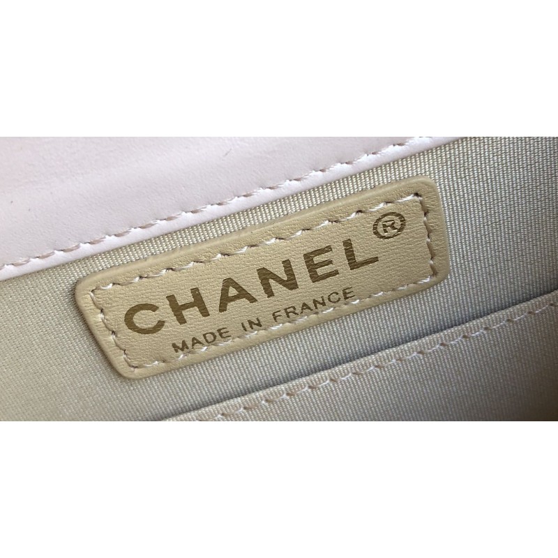 Replica Chanel Boy Chanel Handbag As0130
