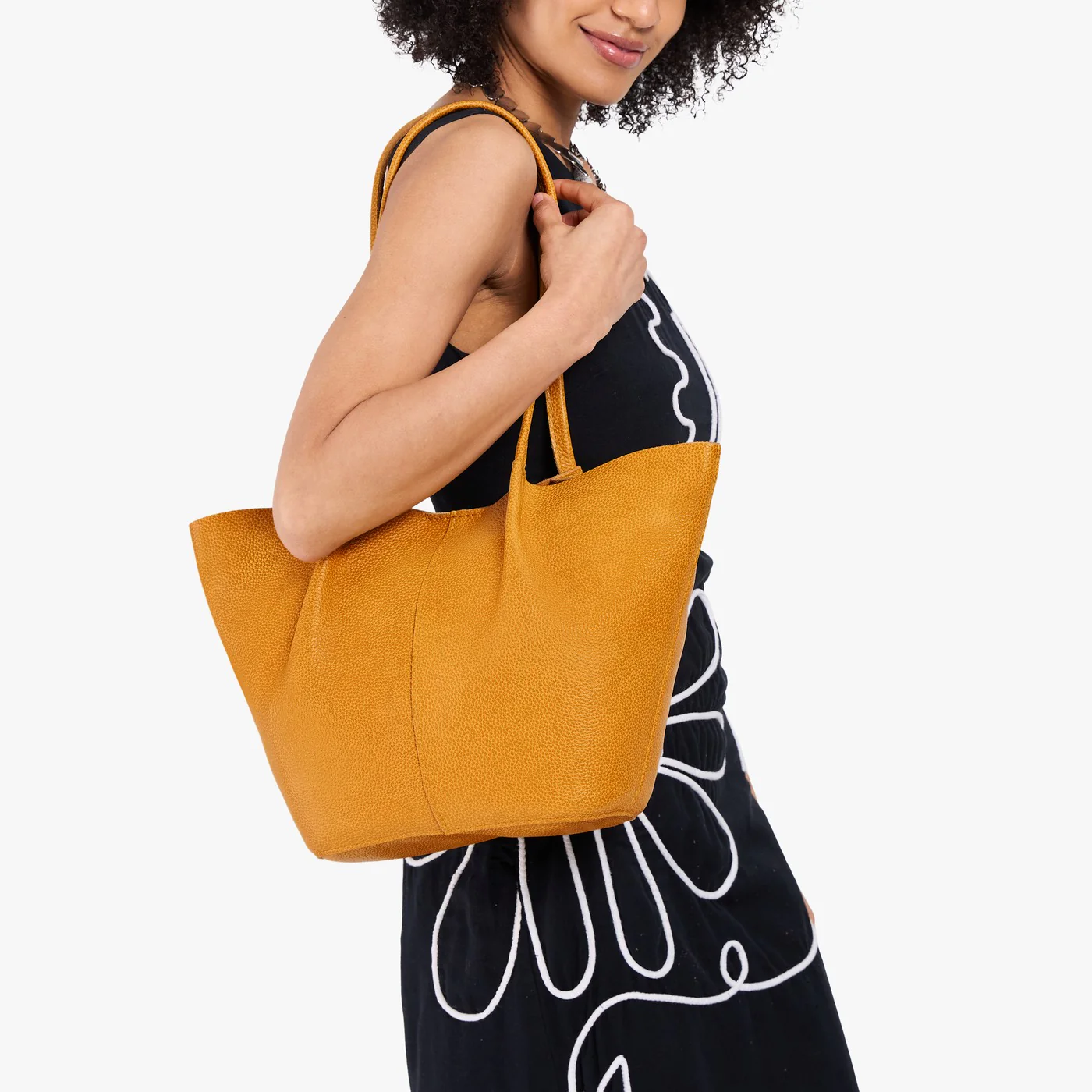 Devan Bucket Tote
