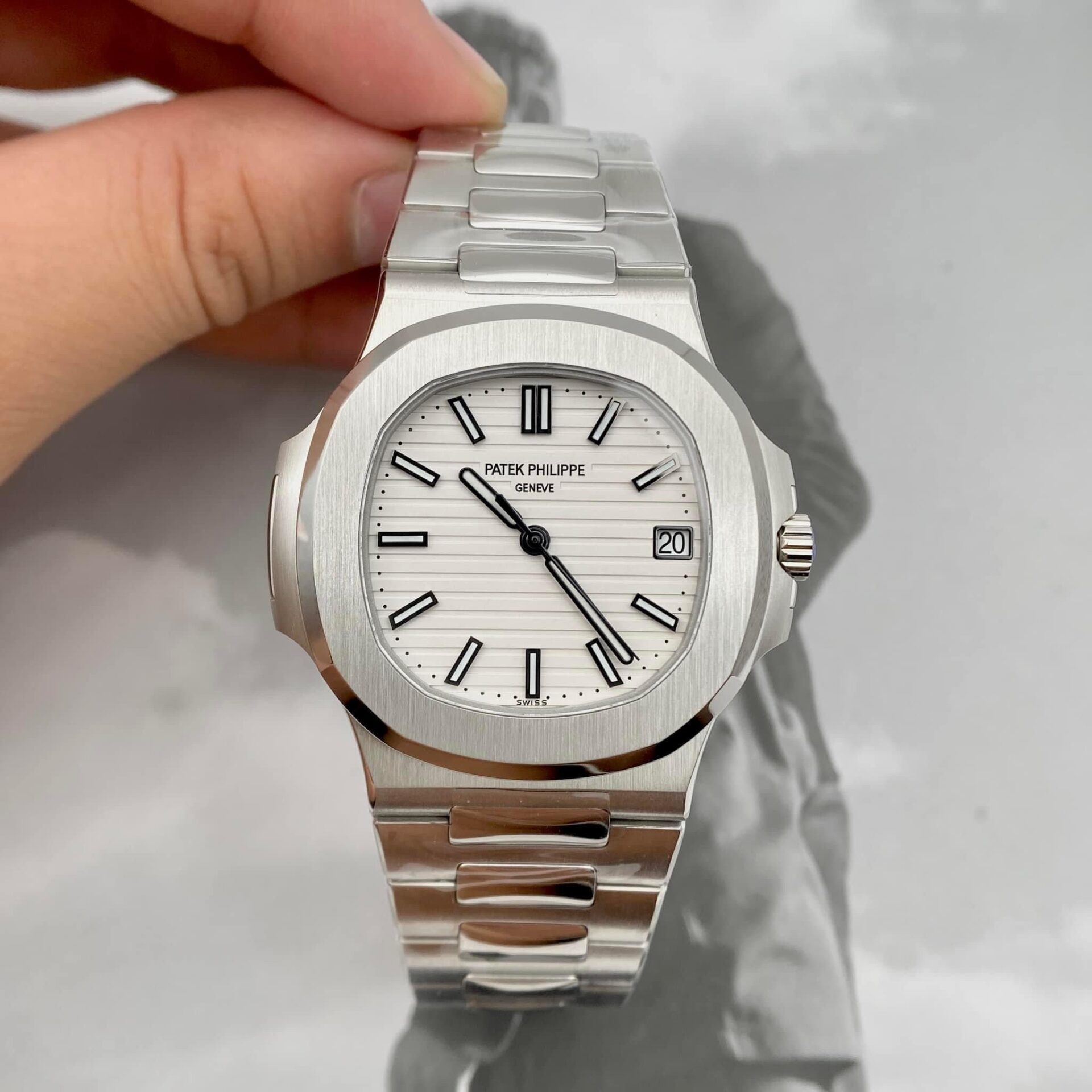 Patek Philippe Nautilus 5711 White Dial Replica Watch 3K Factory 40mm - Elite Watch Atelier