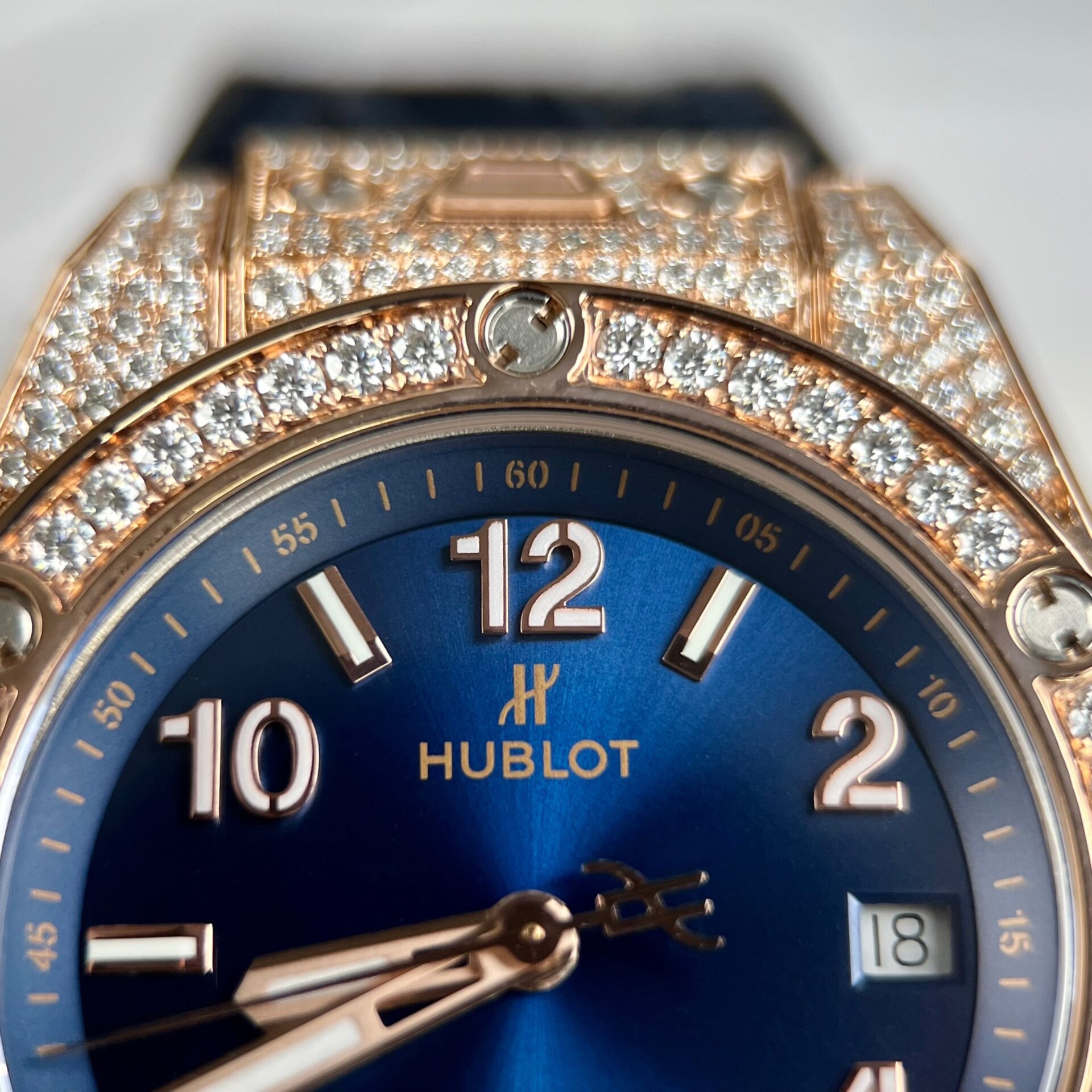 Hublot Big Bang One Click Replica Watch Blue Dial With Moissanite Diamond 39mm - Top club