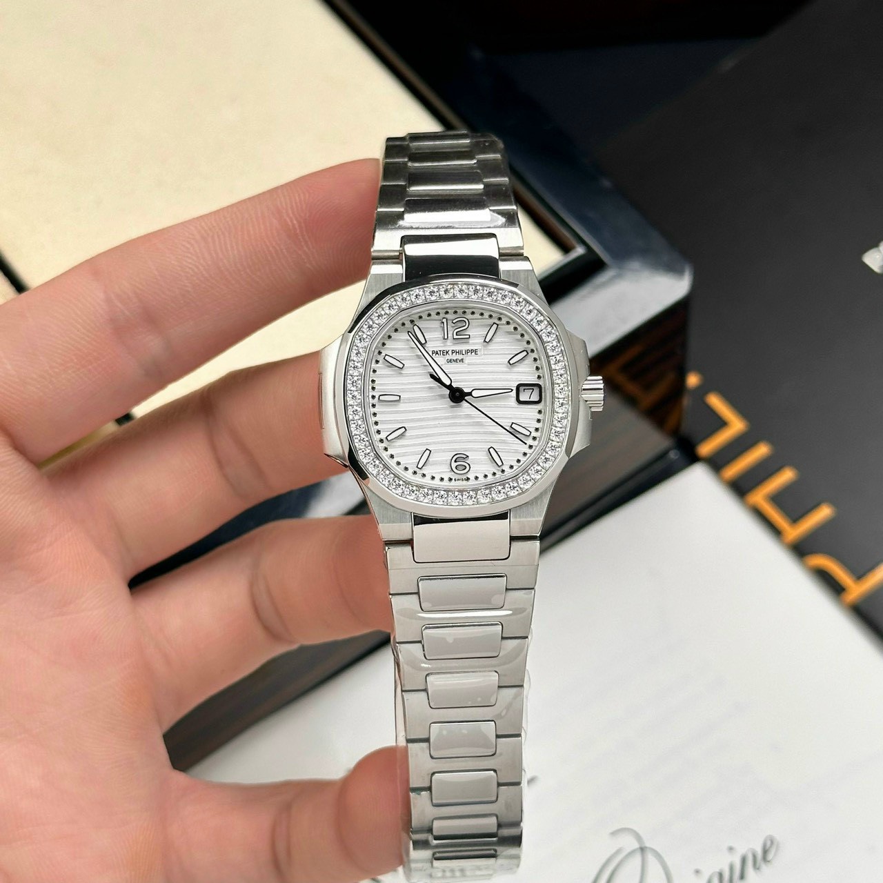Patek Philippe Replica 1:1 Watch Nautilus 7010 Highest Quality for Women 32mm - Top club