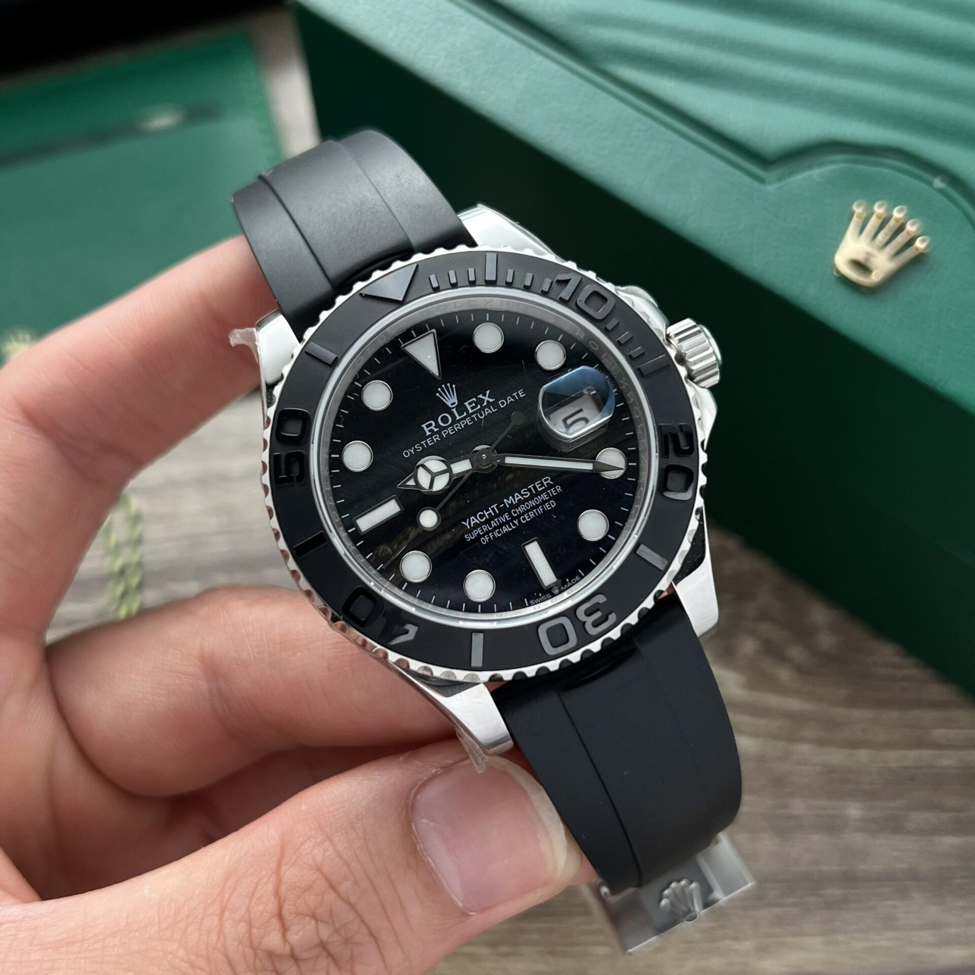 Rolex Clone Watch Yacht-Master Black Dial Rubber Strap 40mm - Elite Watch Atelier