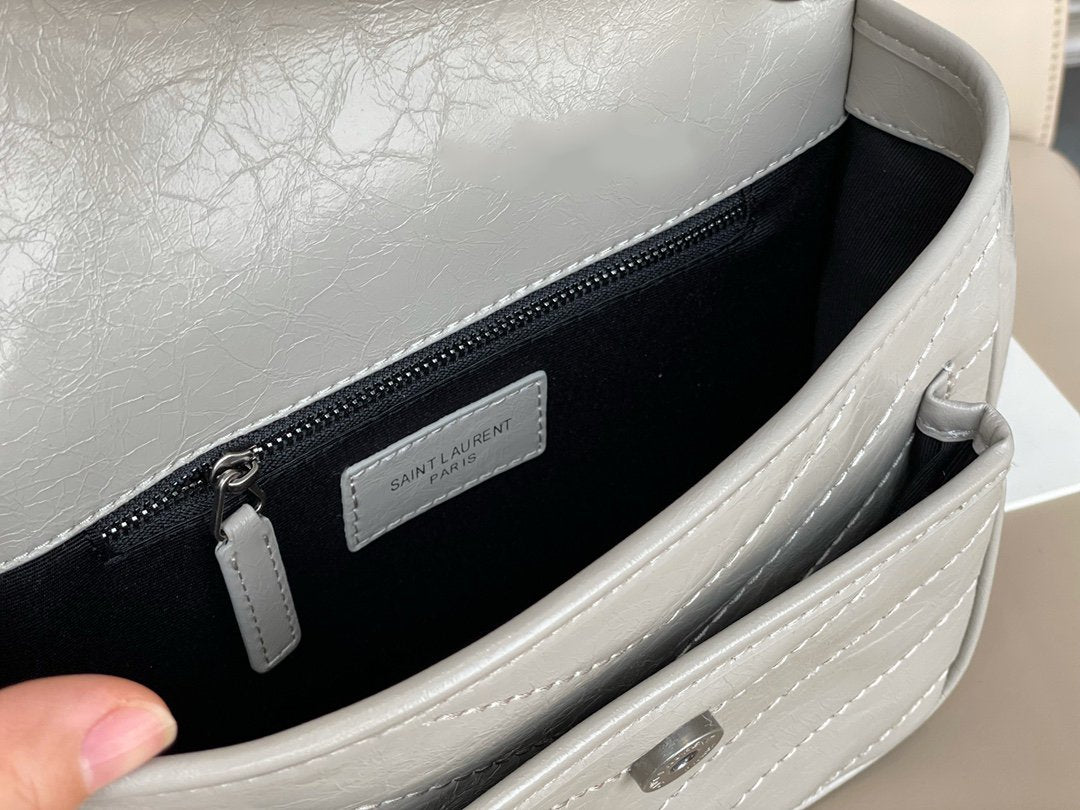 TO – Luxury Edition Bags SLY 1551:1High-quality replica