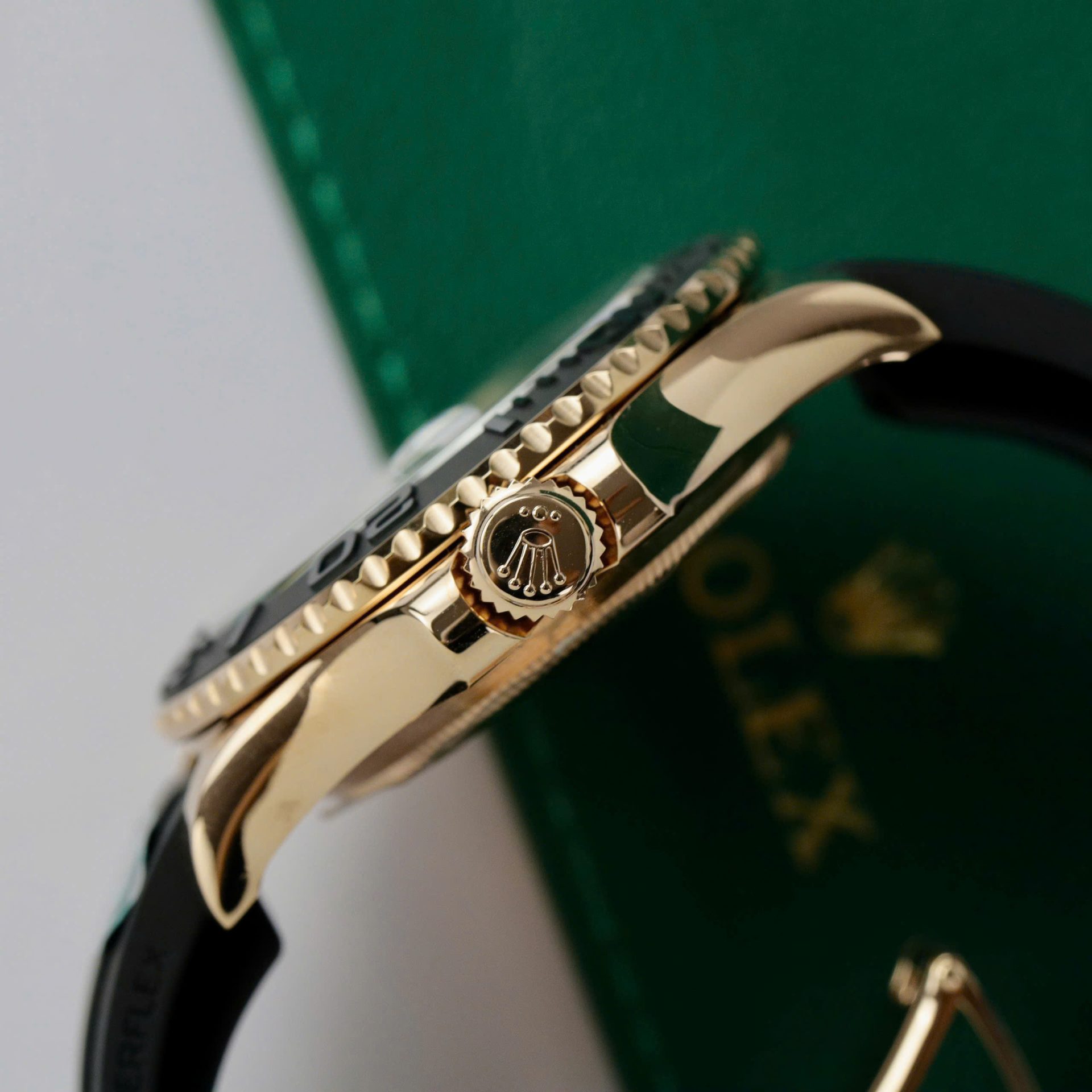 Rolex Yacht-Master 18K Rose Gold Case Replica Watch Black Dial 40mm - Elite Watch Atelier