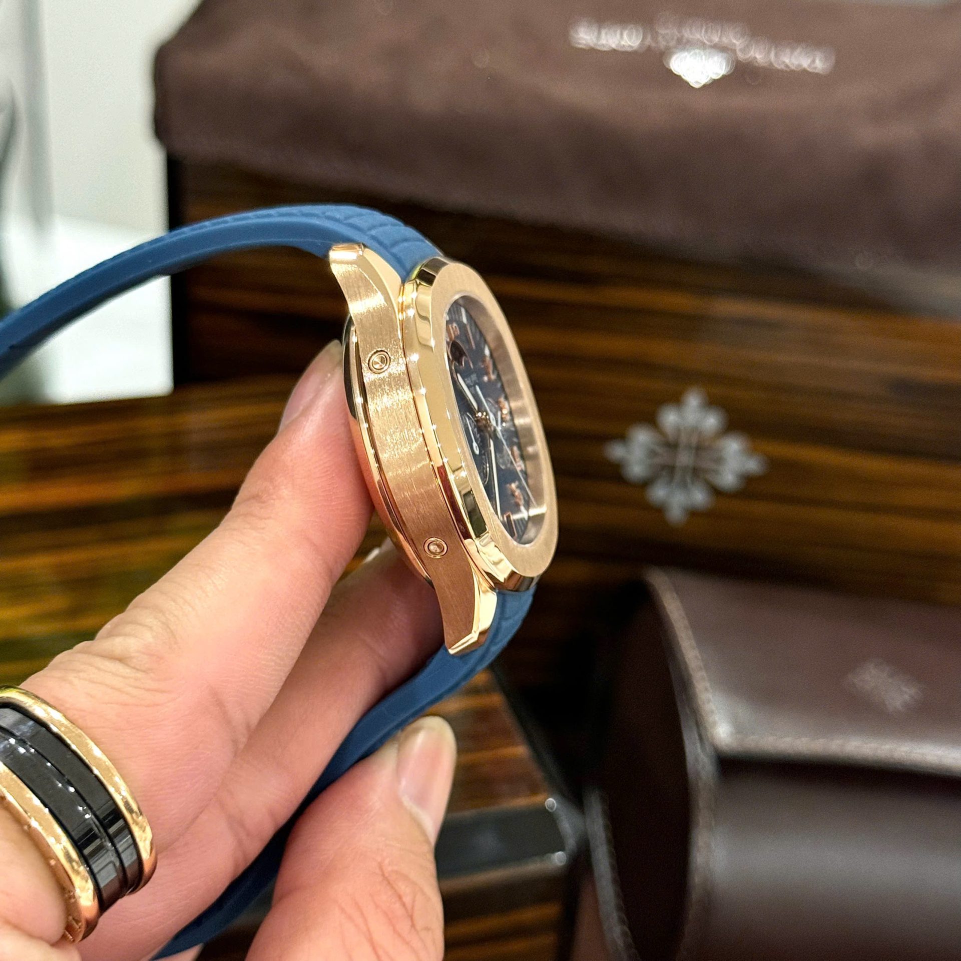 Patek Philippe Aquanaut 5261R Replica Watches Best Quality Blue Dial Rubber Strap 40mm - Top club