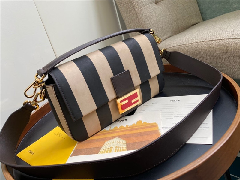 fendi baguette medium - Replicaclubs