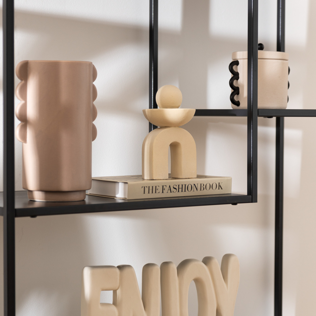 Organic table decoration "Wavy bliss" Ceramic, Beige, H.18 cm