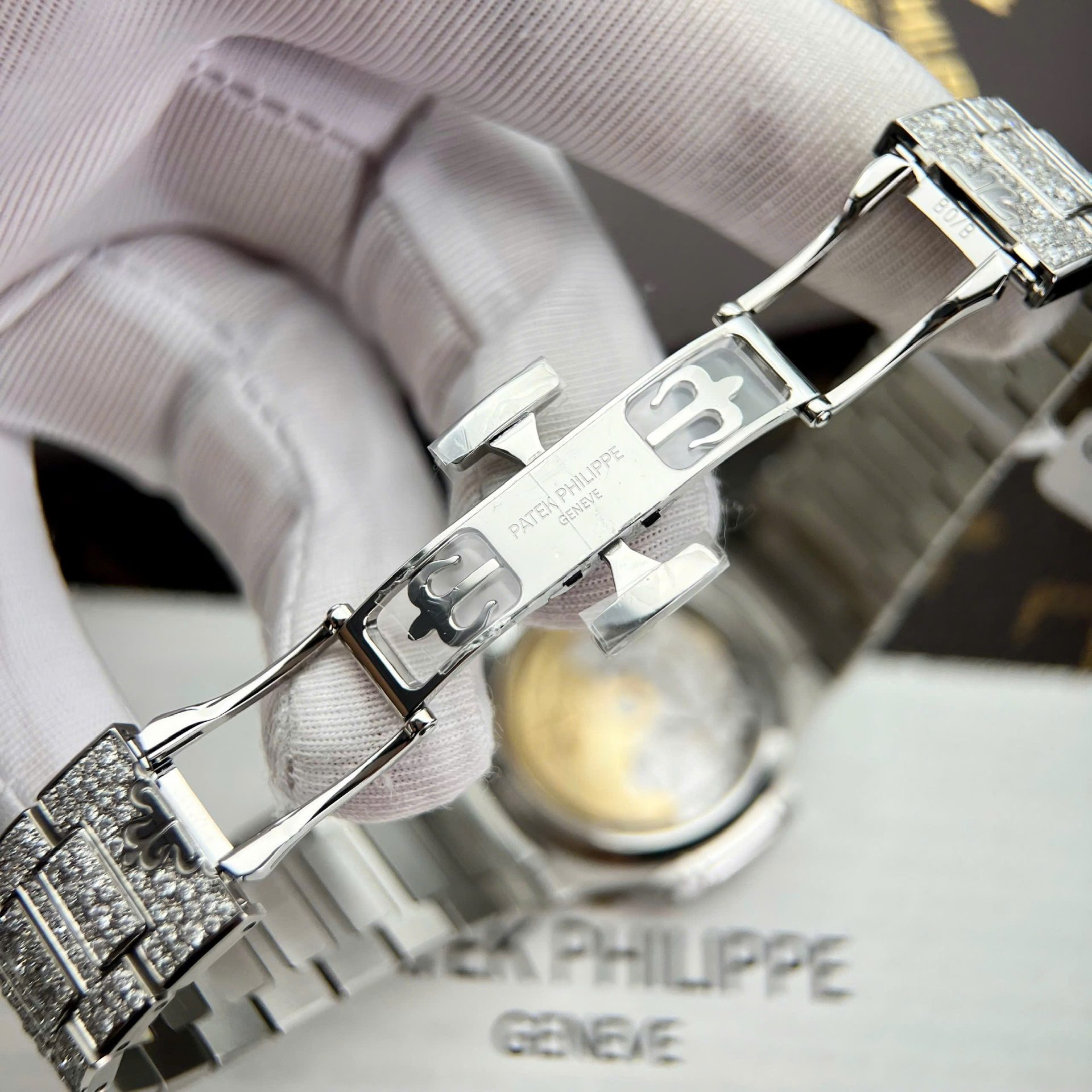 Patek Philippe Nautilus 7118 Best Copies Watch Diamonds Moissanite Hong Kong 35.2mm - Top club