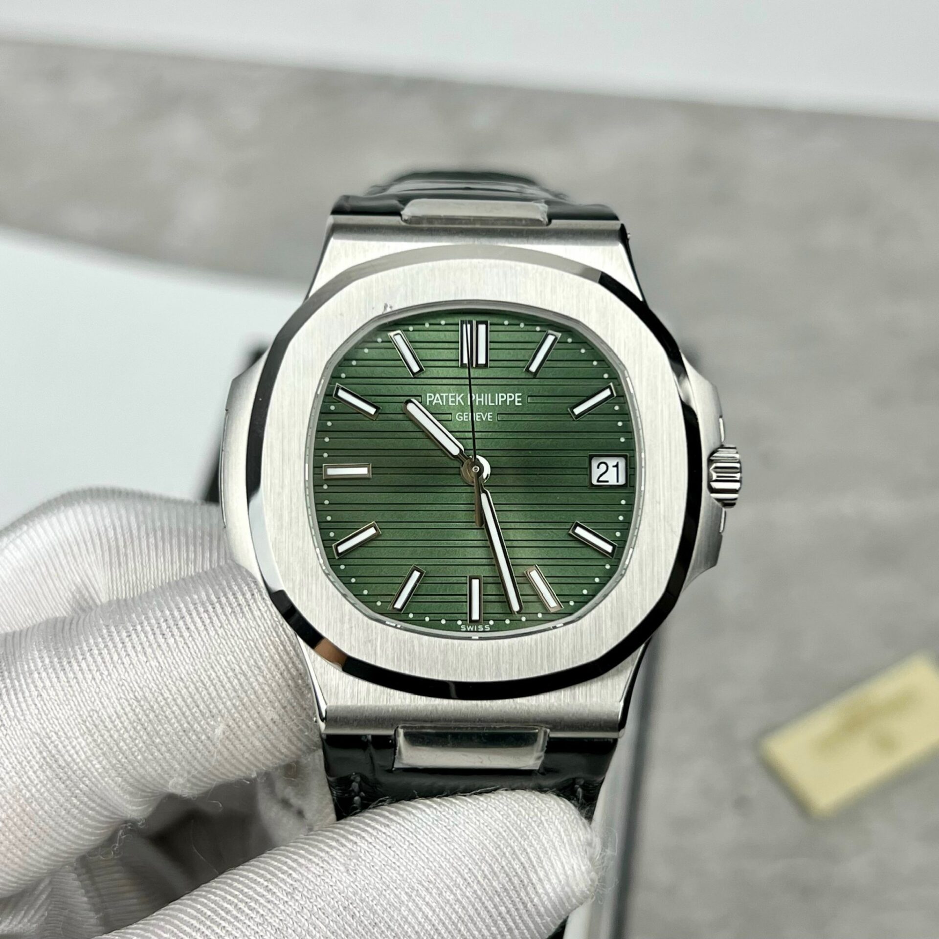 Patek Philippe Nautilus 5711 Replica Watch Leather Strap Green Dial 40mm - Elite Watch Atelier
