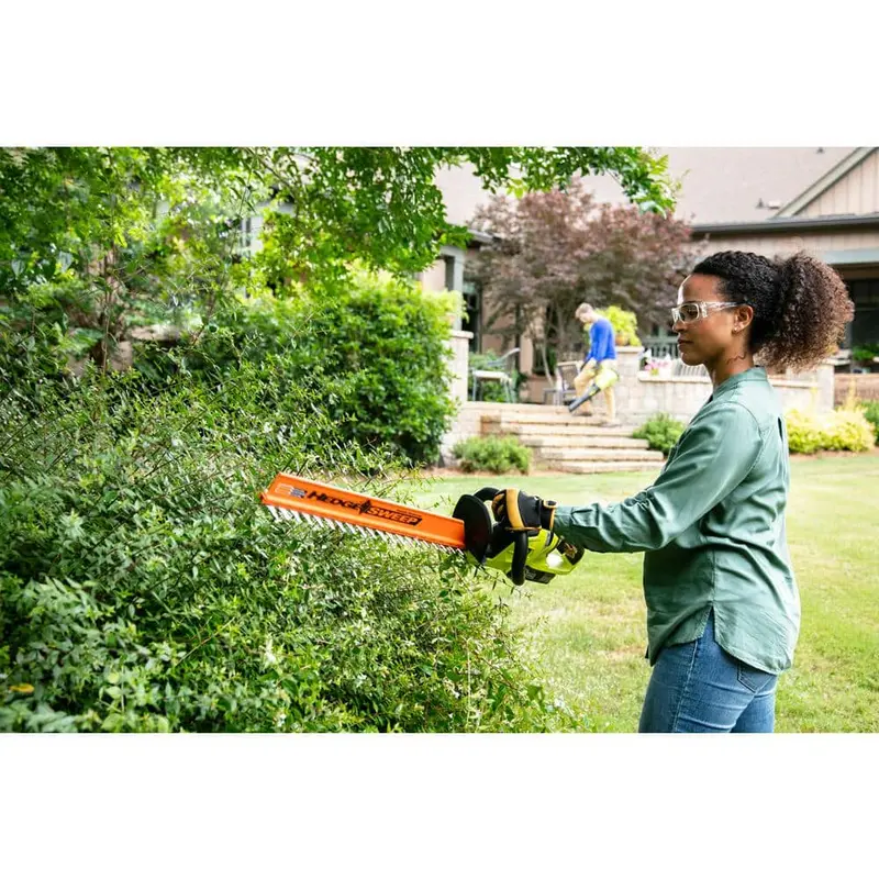 RYOBI ONE+ 18V 22 in Cordless Hedge Trimmer - P2606BTL - Image 4 RYOBI ONE+ 18V 22 in Cordless Hedge Trimmer - P2606BTL - Image 4