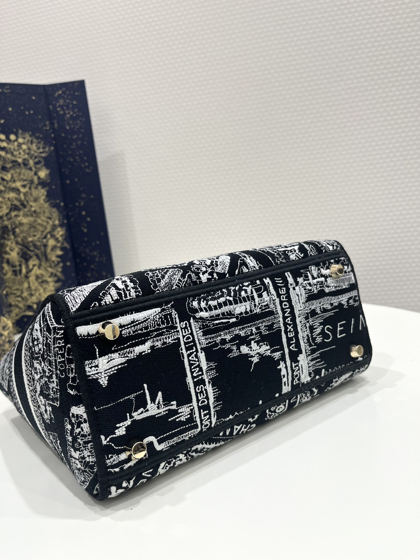 Medium Lady D-Lite Bag Black For Women 9.5in/ 24cm M0565OOMP_M9931:1High-quality replica