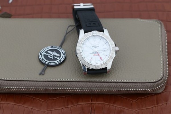 Replica Breitling Avenger GMT SS GF White Dial Black rubber Strap A2836 - Top club