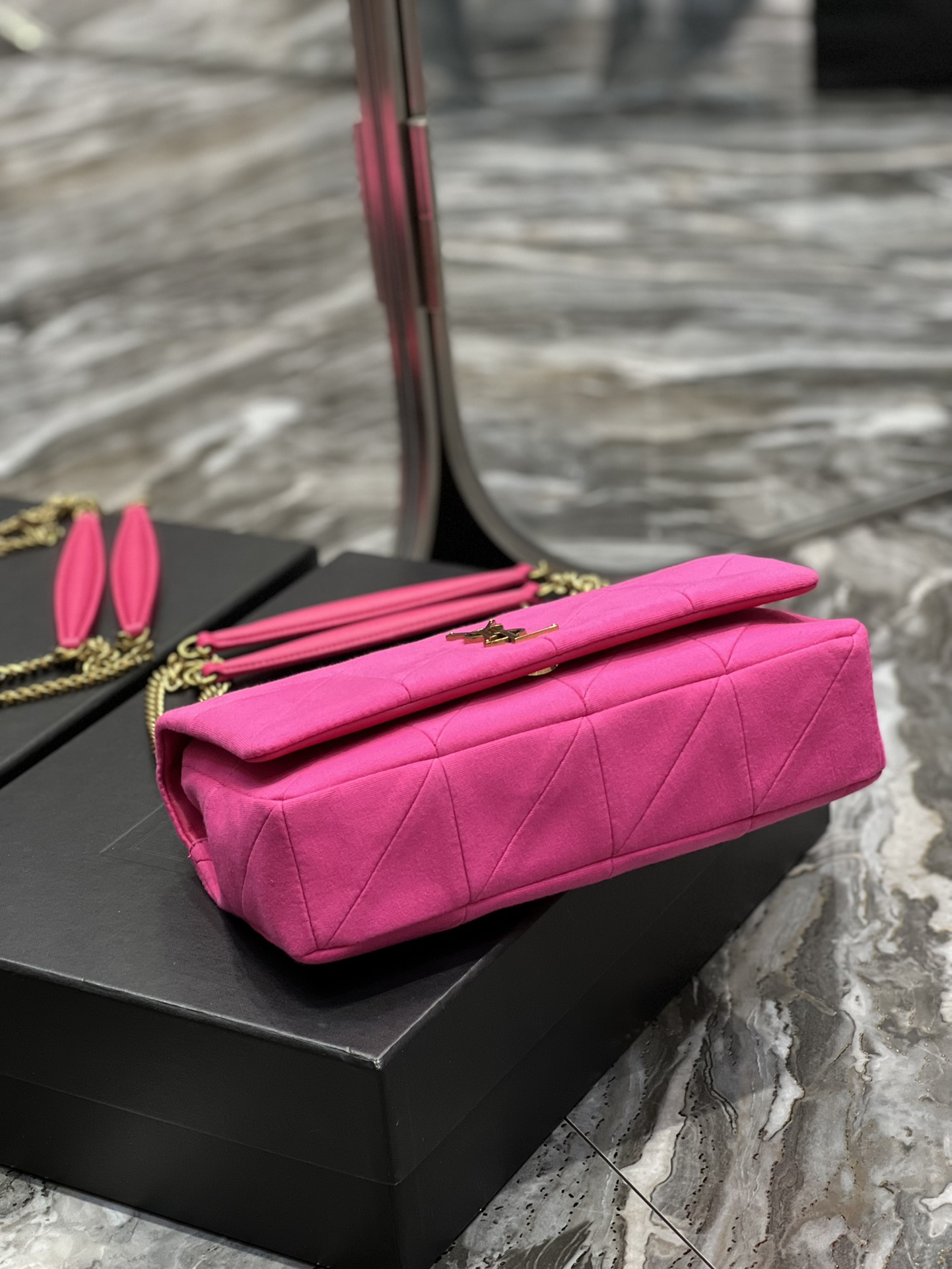 JAMIE MEDIUM CHAIN BAG “CARRÉ RIVE GAUCHE” IN LAMBSKIN AND SUEDE1:1High-quality replica