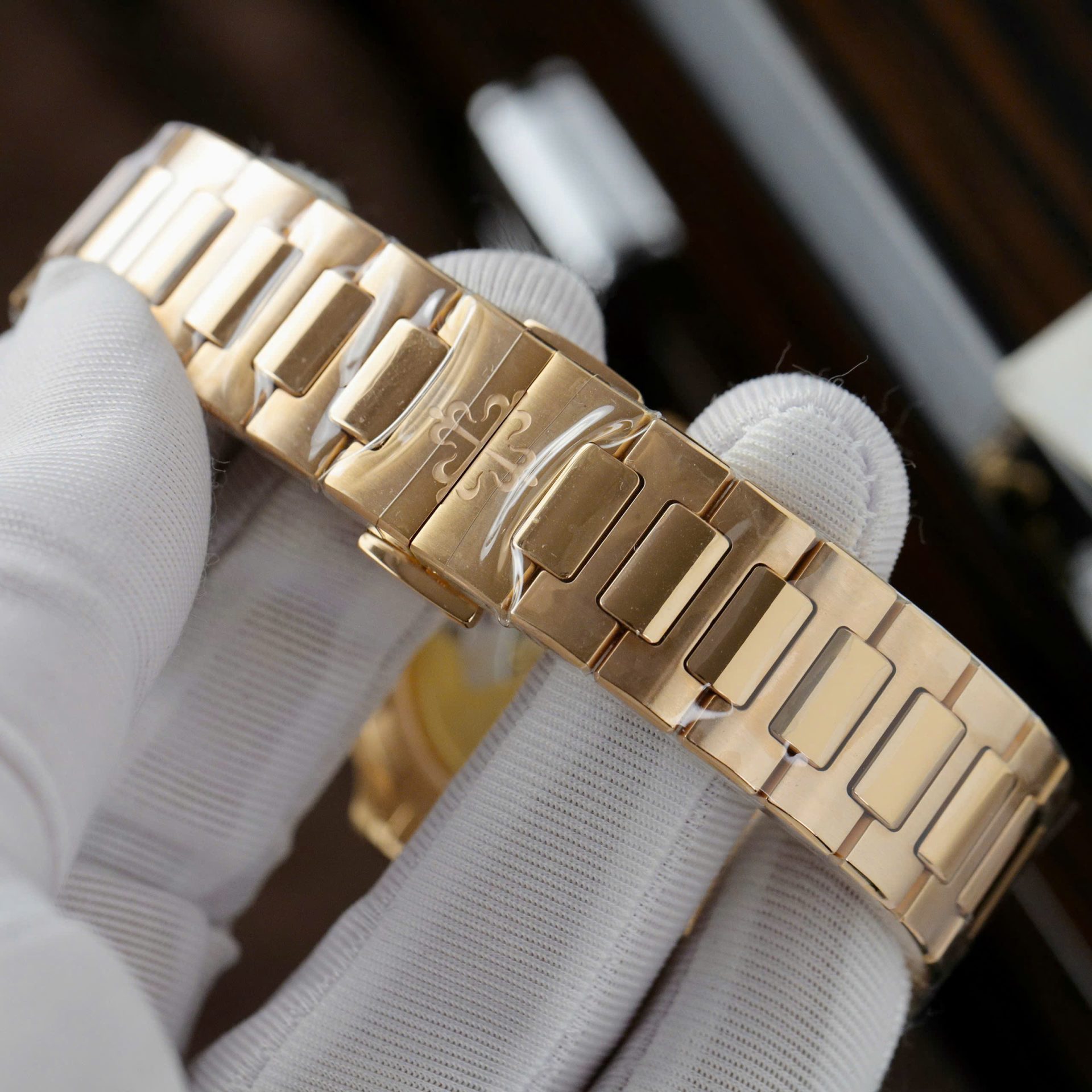 Patek Philippe Best Copies Watch Nautilus 7118-1300R 18K Gold Wrapped 35.2mm - Top club
