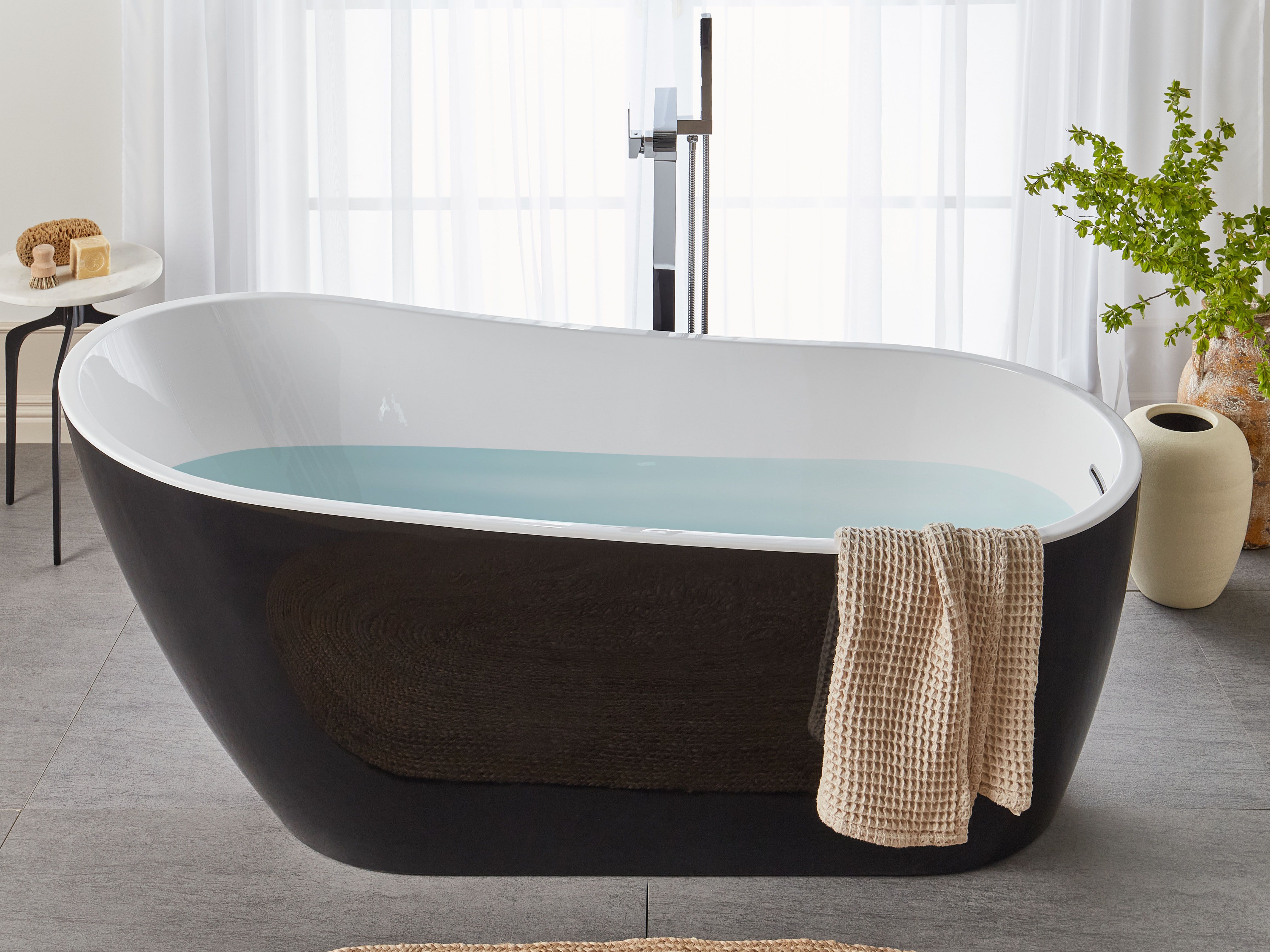Freestanding Bathtub SOLARTE 1700 x 780 mm Black/ White