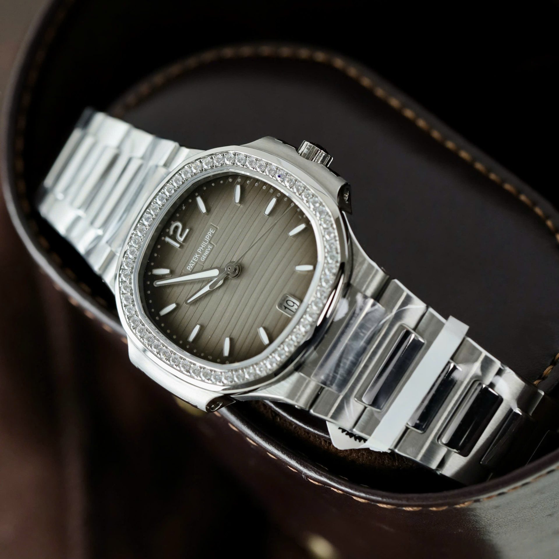 Patek Philippe Nautilus 7118 Copies Watch Gray Dial Custom Diamonds Moissante 3K Factory 35.2mm - Top club