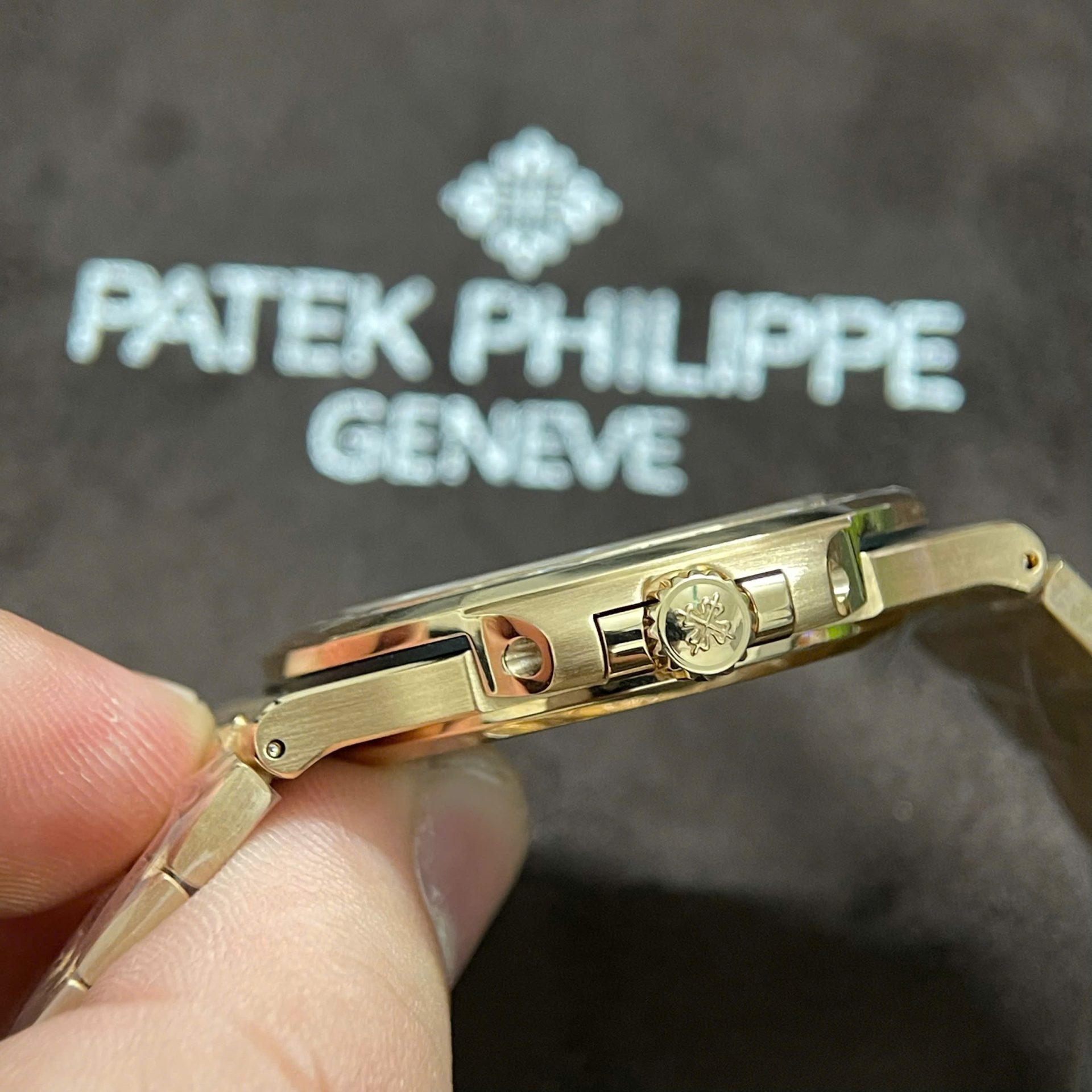 Patek Philippe Nautilus 5723 Replica Watches Custom Solid Rose Gold 18K And Diamonds Natural 40mm - Top club