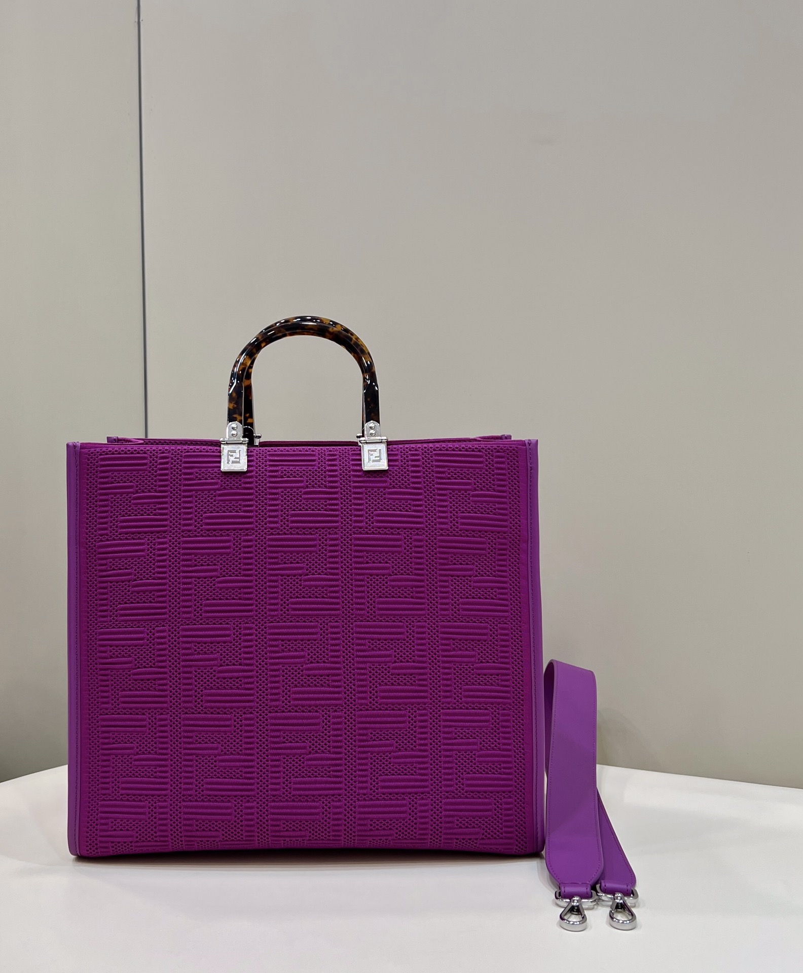 Fendi Sunshine tote - Replicaclubs