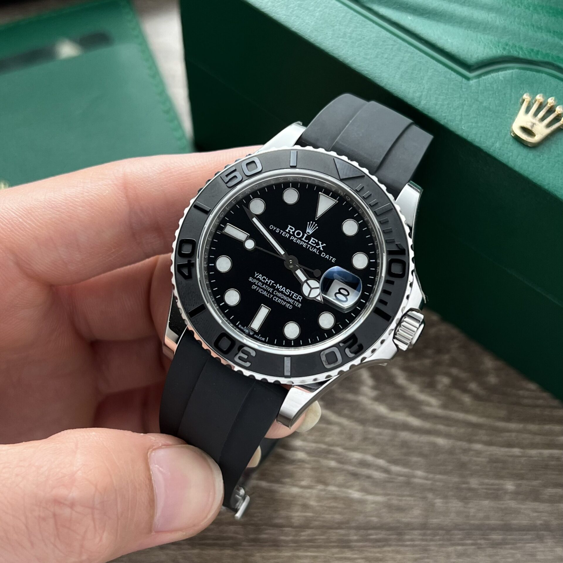Rolex Fake Clone Yacht-Master Black Dial Rubber Strap EW Factory 40mm - Elite Watch Atelier