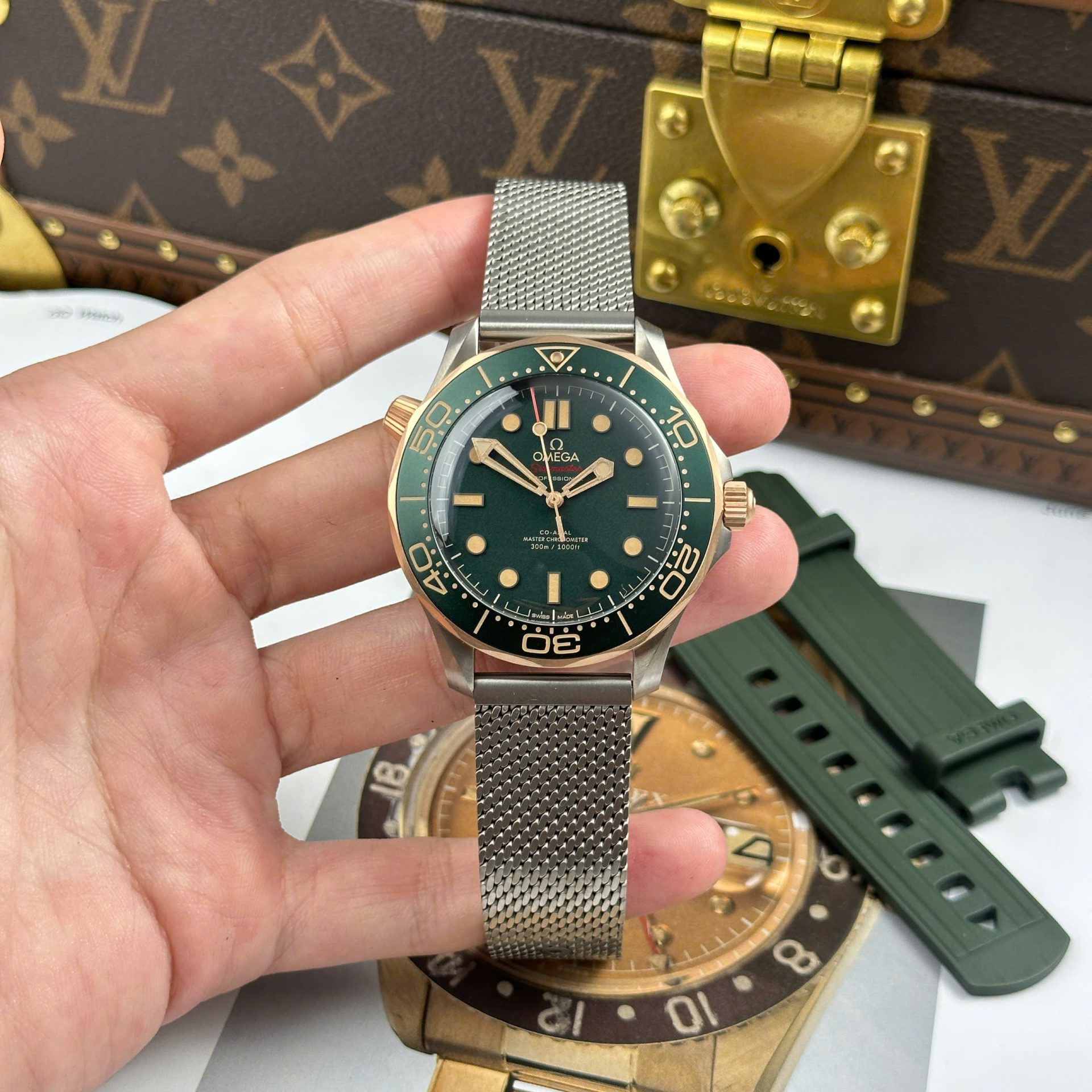 Omega Seamaster Driver 300 Replica Watch Green Dial Demi Bezel Full Set VS Factory 42mm - Elite Watch Atelier