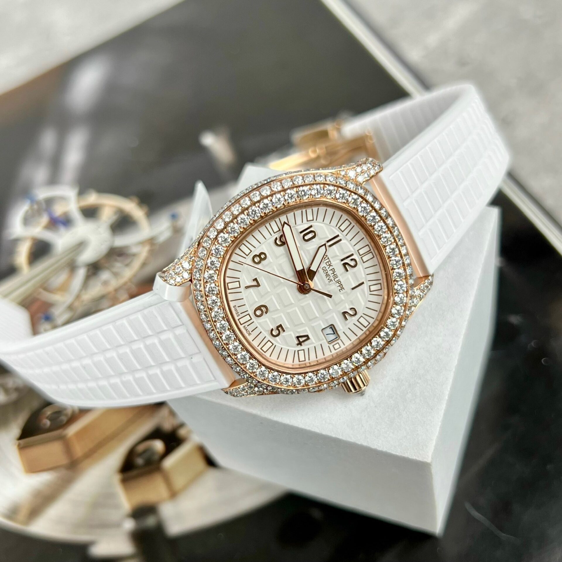 Patek Philippe Aquanaut 5069R With Moissanite Replica Watch PPF 35.2mm - Top club