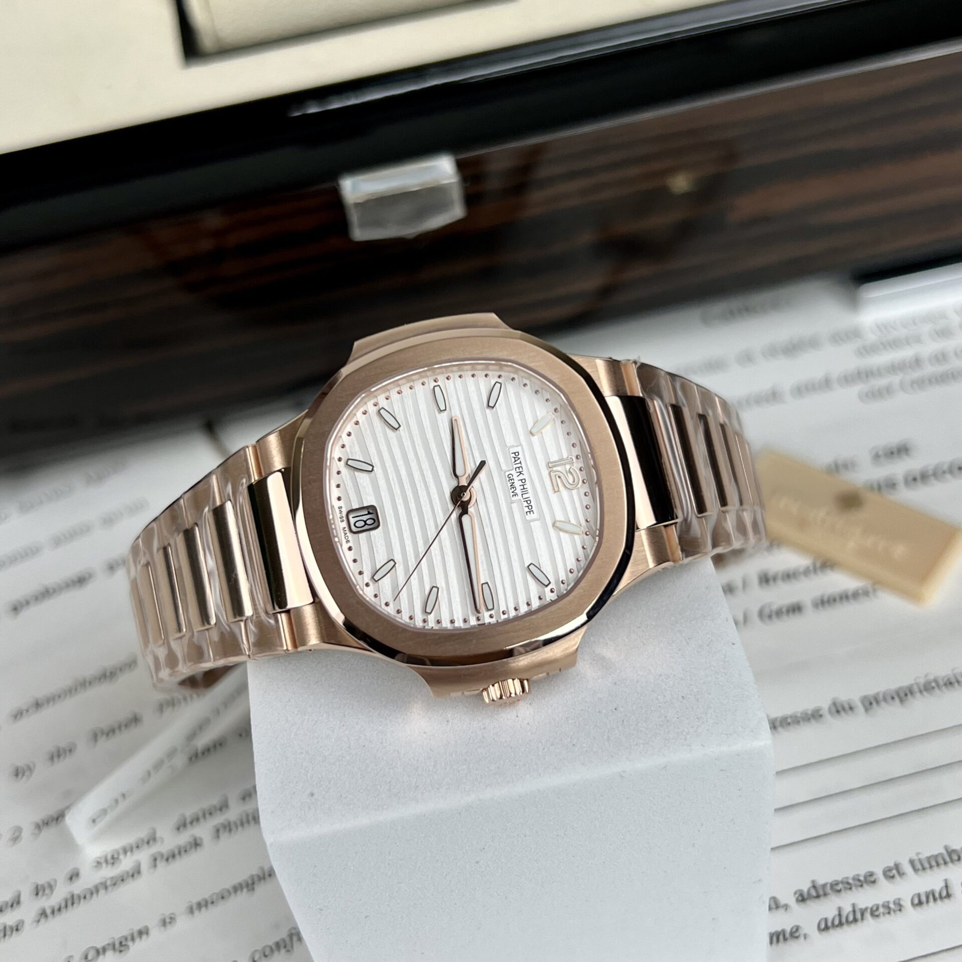 Patek Philippe Best Replica Watch Nautilus 7118 Gold Wrapped White Dial 3K Factory 35.2mm - Elite Watch Atelier
