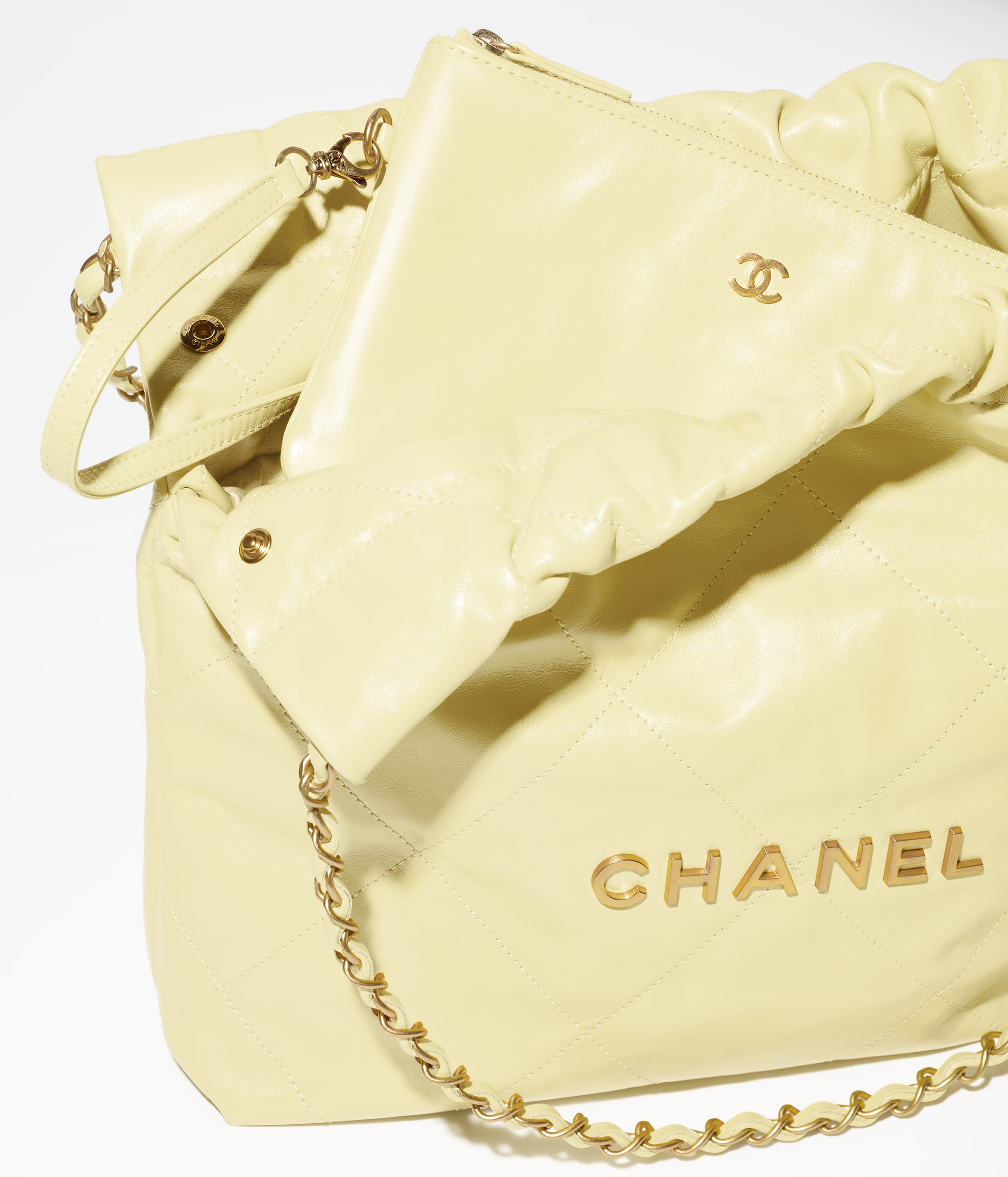 CHANEL 22 SMALL HANDBAG Shiny Calfskin & Gold-Tone Metal Light Yellow1:1High-quality replica
