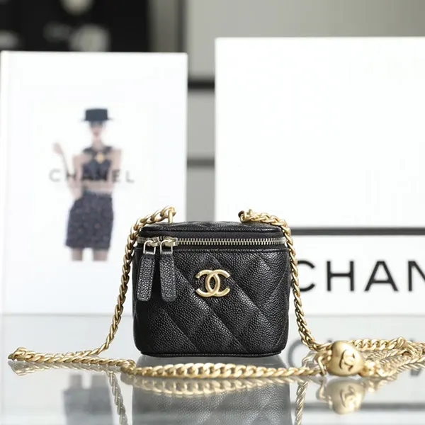 Chanel Heart Chain replica Mini Vanity Bag Black1:1High-quality replica