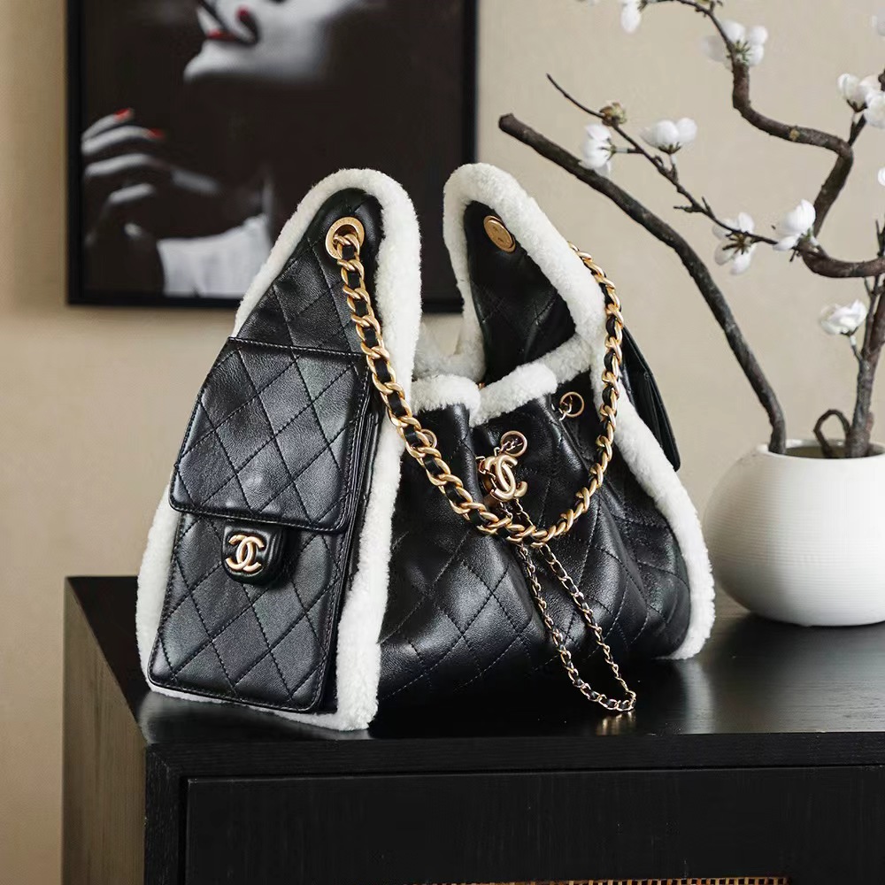 Chanel CHANEL 25 Small Handbag Top Handle Bag 1:1High-quality replica