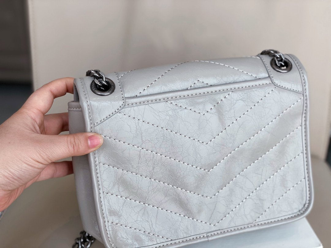 TO – Luxury Edition Bags SLY 1551:1High-quality replica