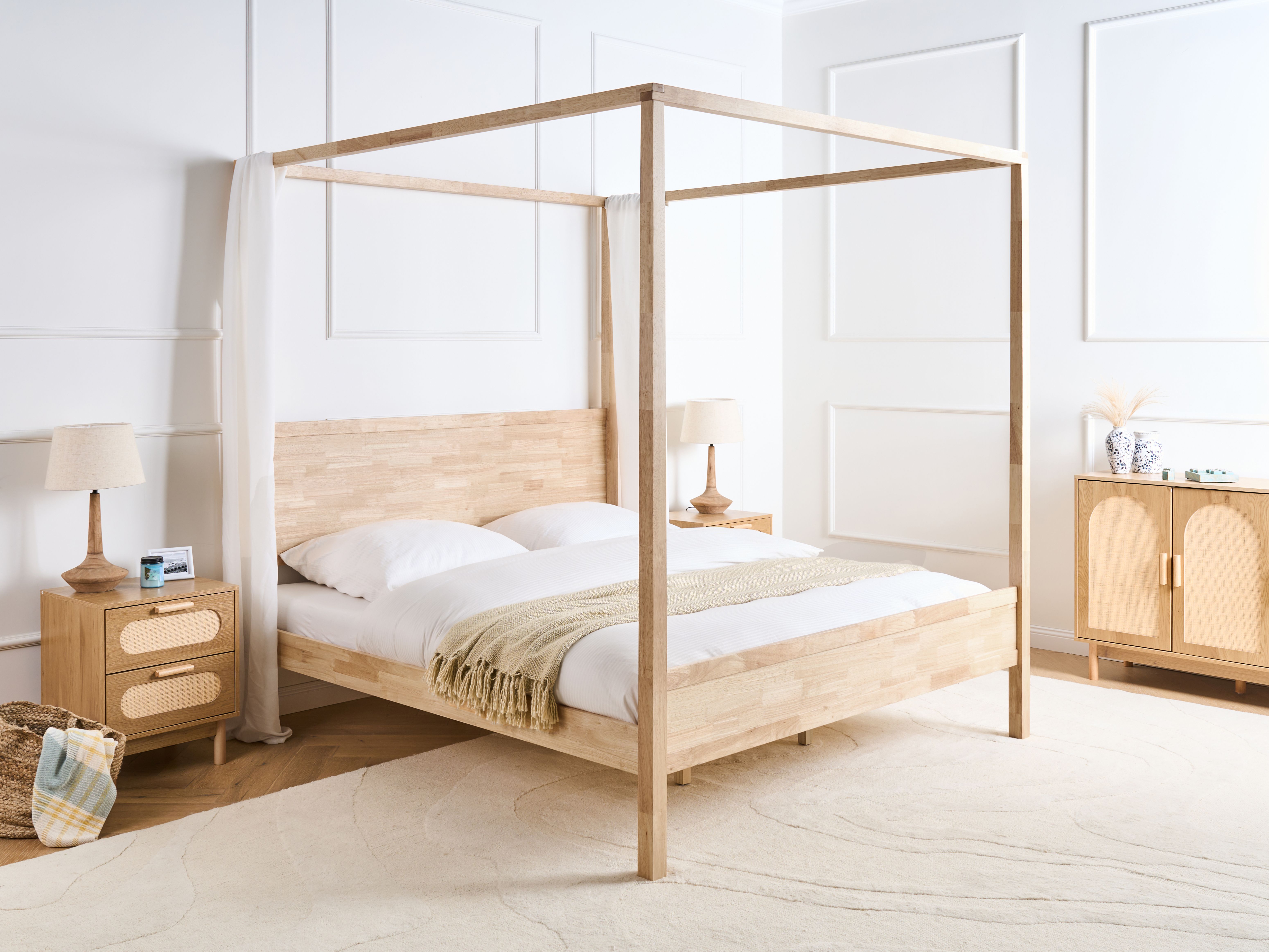 Four Poster Bed Wood HAUTERIVES 180 x 200 cm (EU Super King) Light Brown