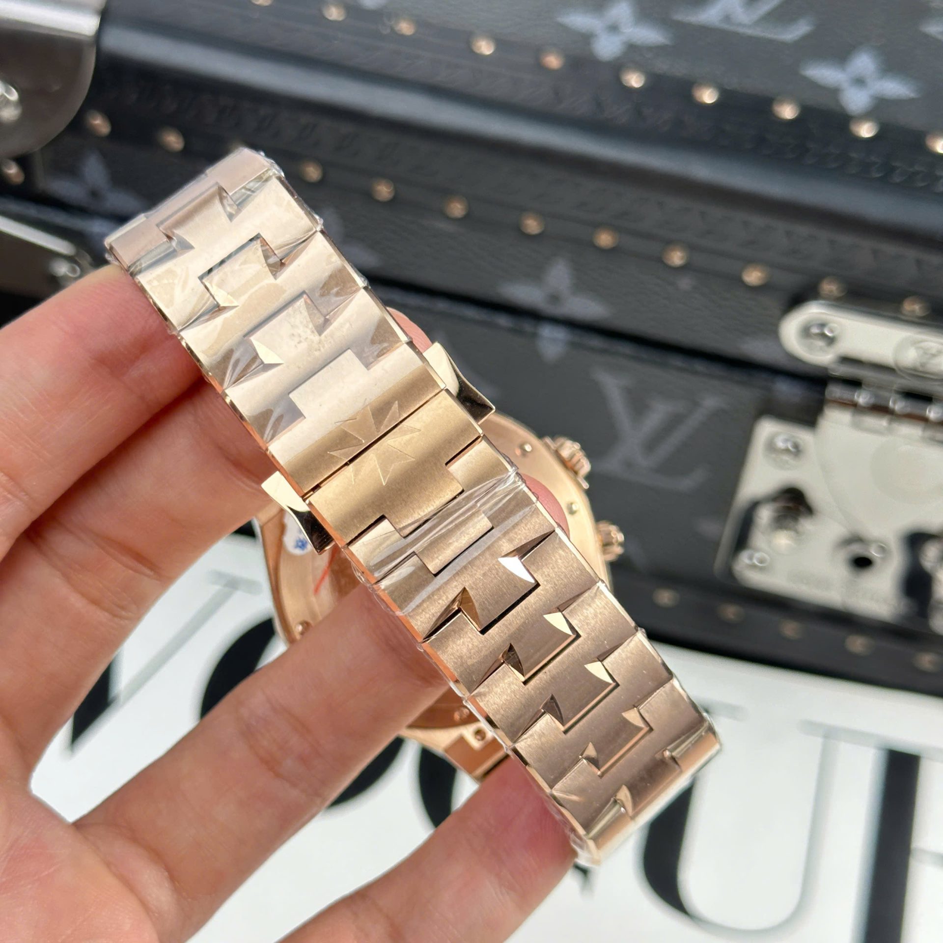 Vacheron Constantin Fake Watch Overseas Dual Time 47450 White Dial 9F Factory 42mm - Top club