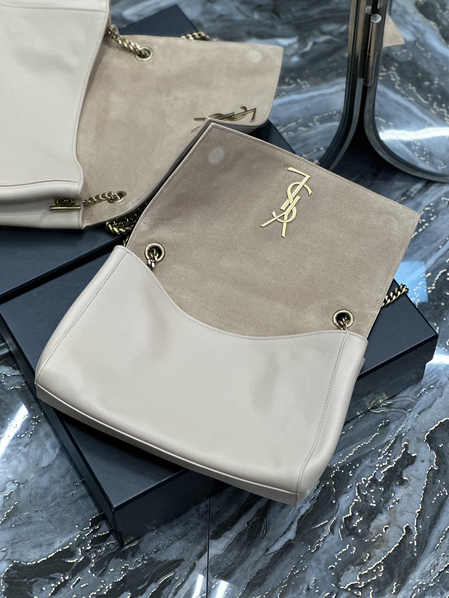 KATE MEDIUM REVERSIBLE CHAIN BAG IN SUEDE AND SMOOTH LEATHER1:1High-quality replica
