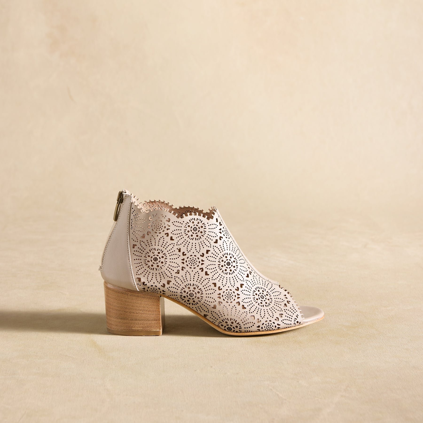 Penelope Sandals - Sundance Clothing